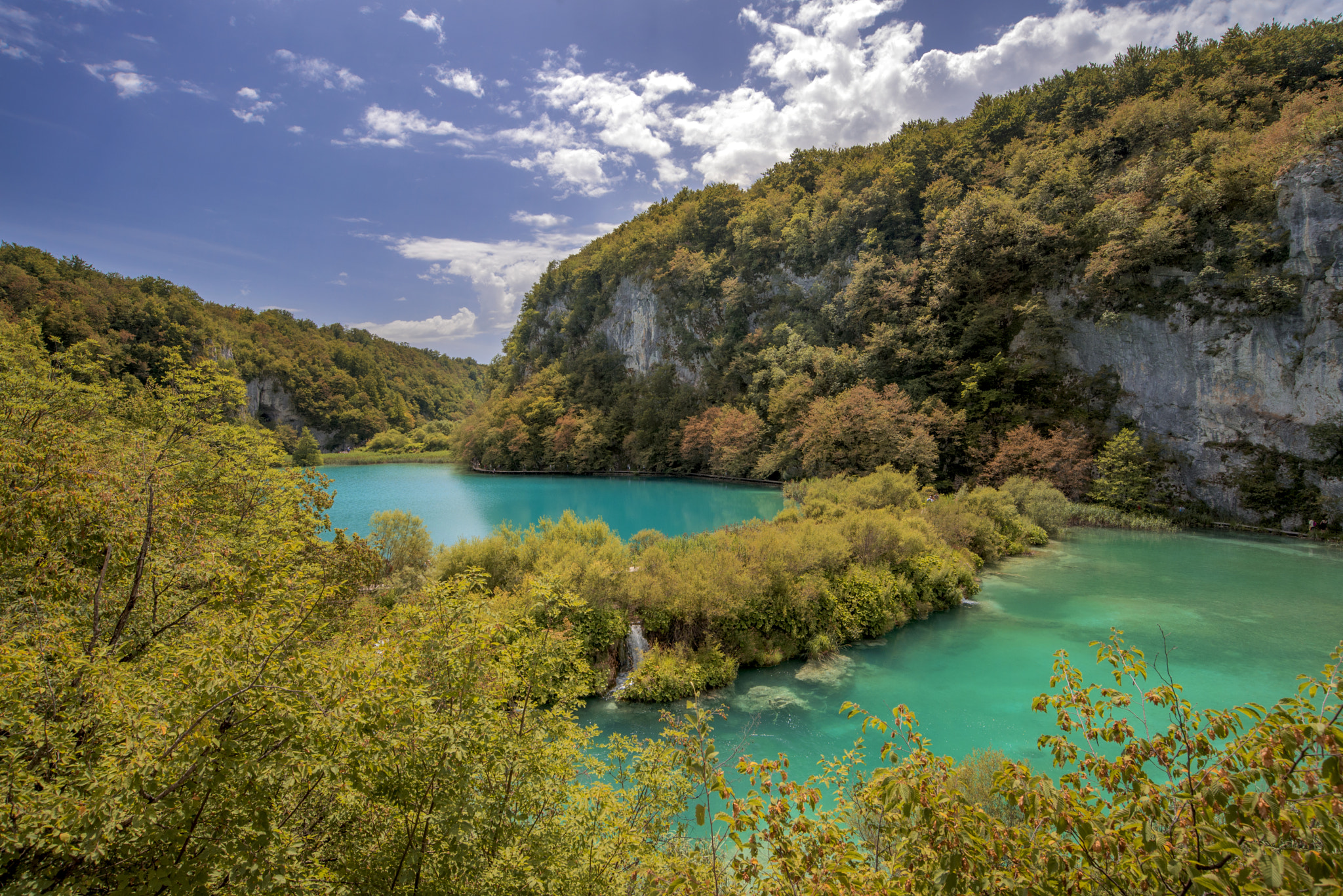 Nikon D600 + Nikon AF-S Nikkor 18-35mm F3.5-4.5G ED sample photo. Colour burst in full daylight at plitvice lakes croatia photography