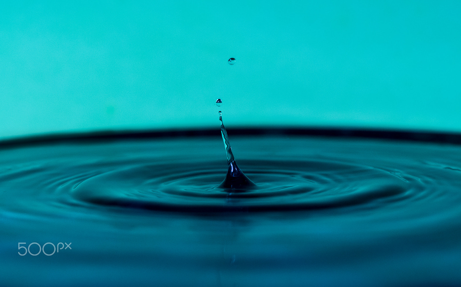 Nikon D7100 + Nikon AF Nikkor 50mm F1.8D sample photo. Water drops game photography