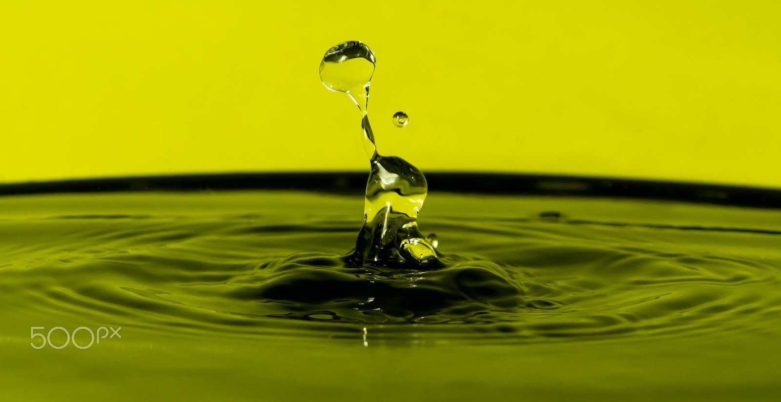 Nikon D7100 + Nikon AF Nikkor 50mm F1.8D sample photo. Water drops game photography