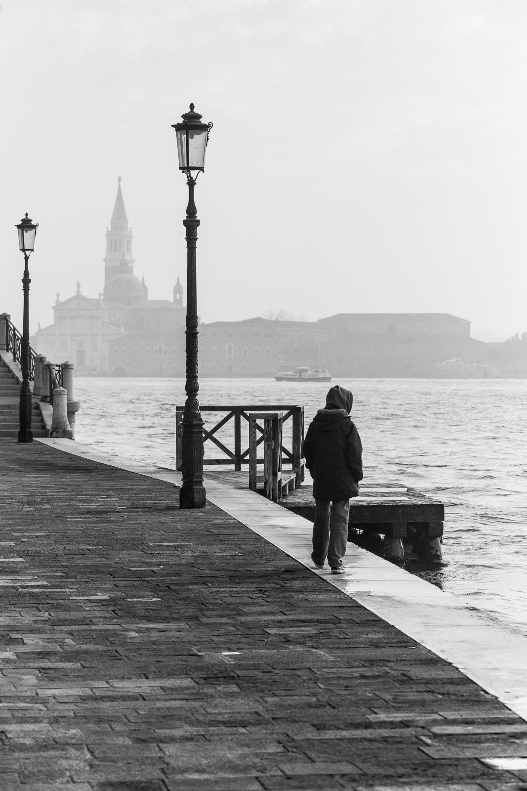 Canon EF 70-200mm F2.8L USM sample photo. Venetian promenade photography