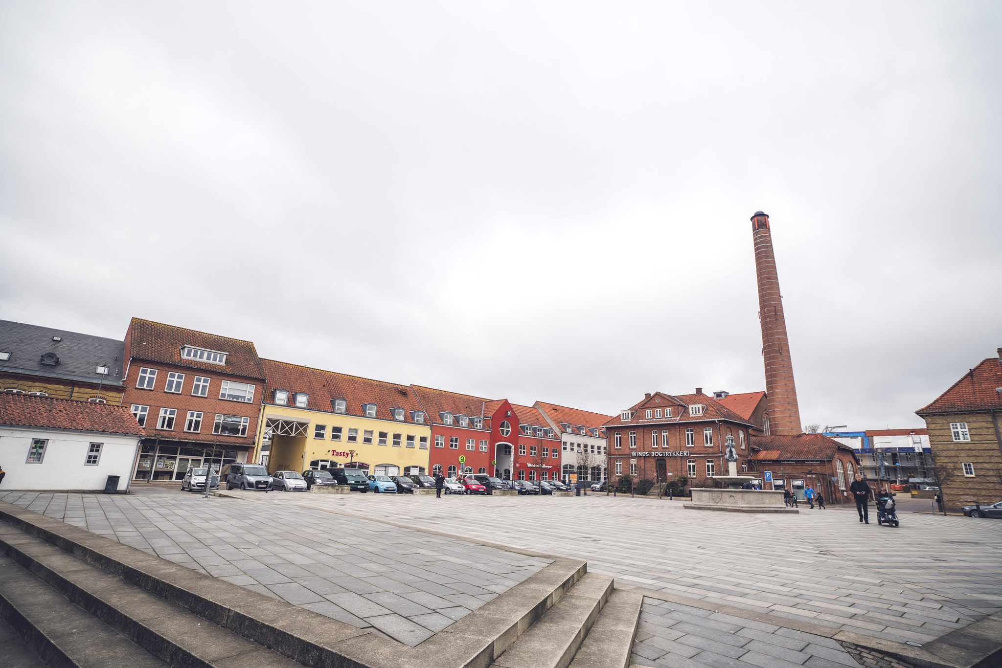 Sony Vario-Sonnar T* 16-35mm F2.8 ZA SSM sample photo. Downtown square in haderslev city in denmark photography