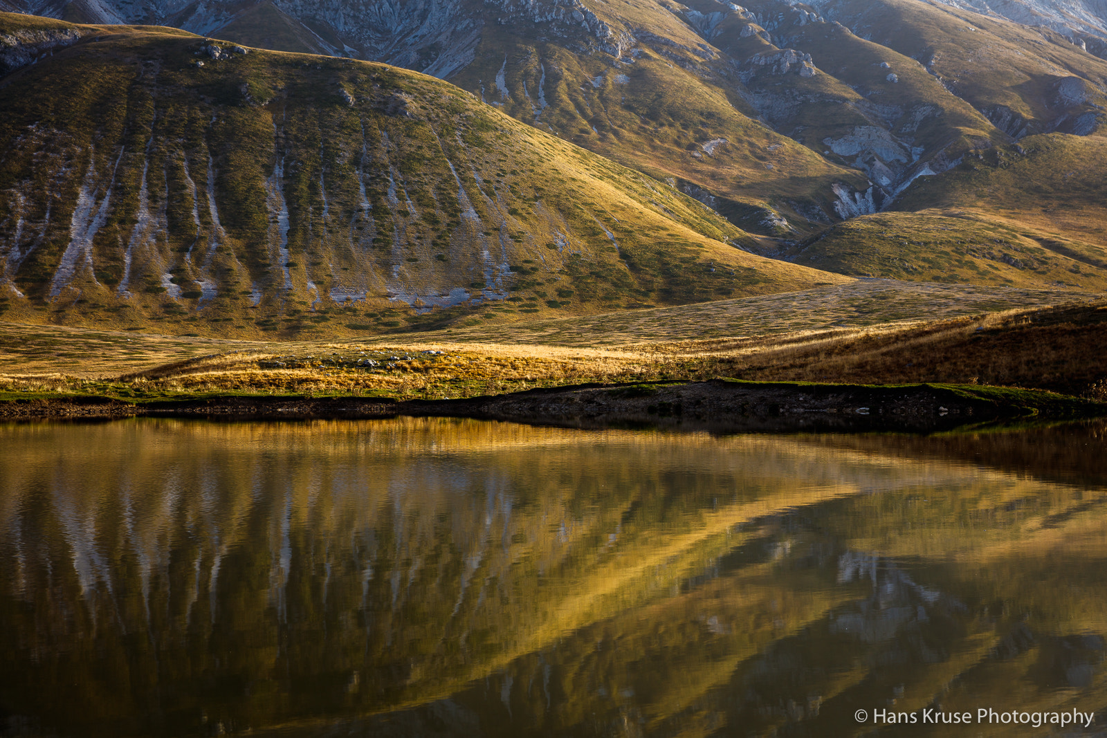 Canon EF 24-70mm F2.8L II USM sample photo. Rolling hills at campo imperatore photography