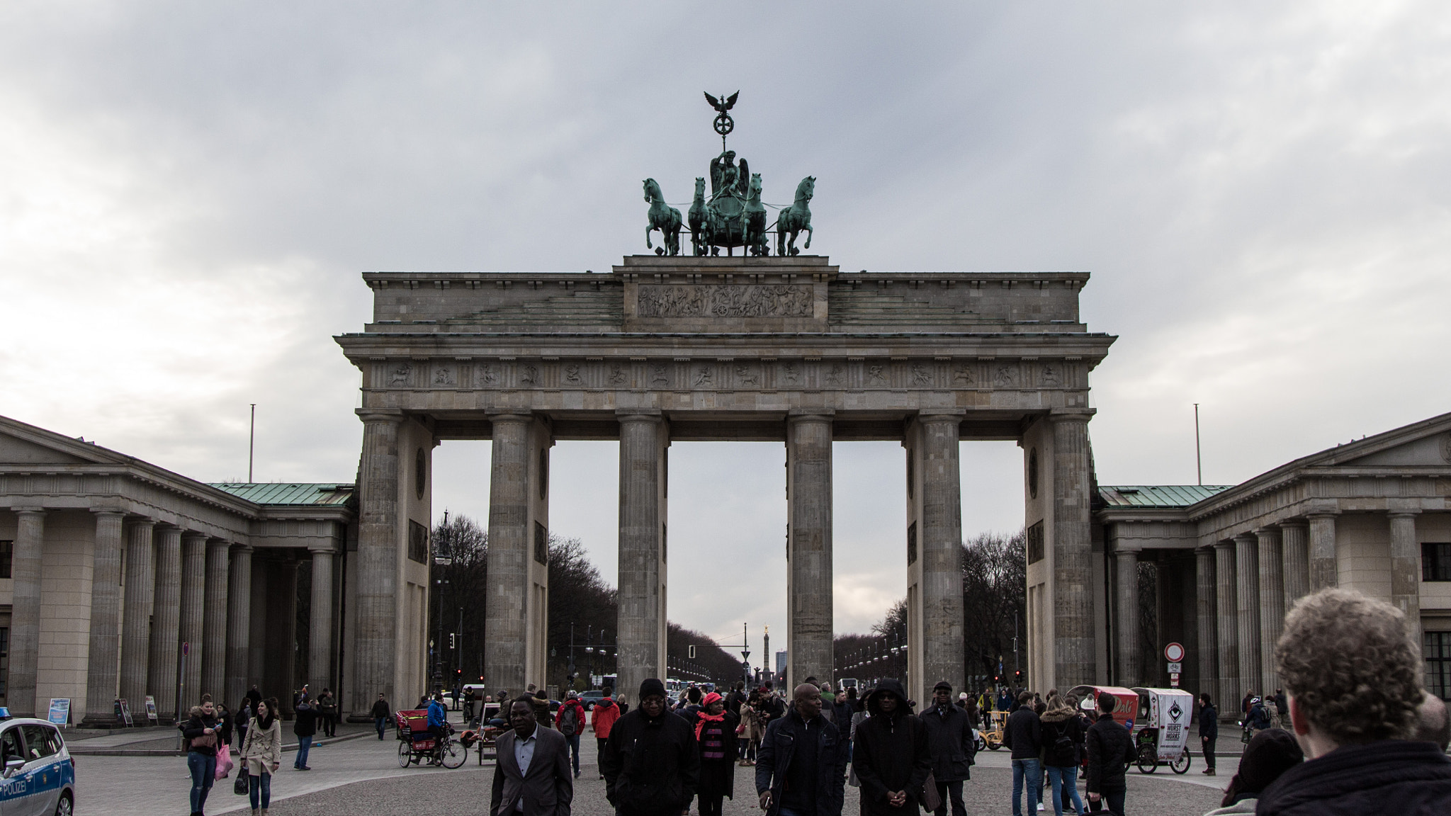 Canon EOS 700D (EOS Rebel T5i / EOS Kiss X7i) + Canon EF 24-105mm F4L IS USM sample photo. Brandenburger tor photography