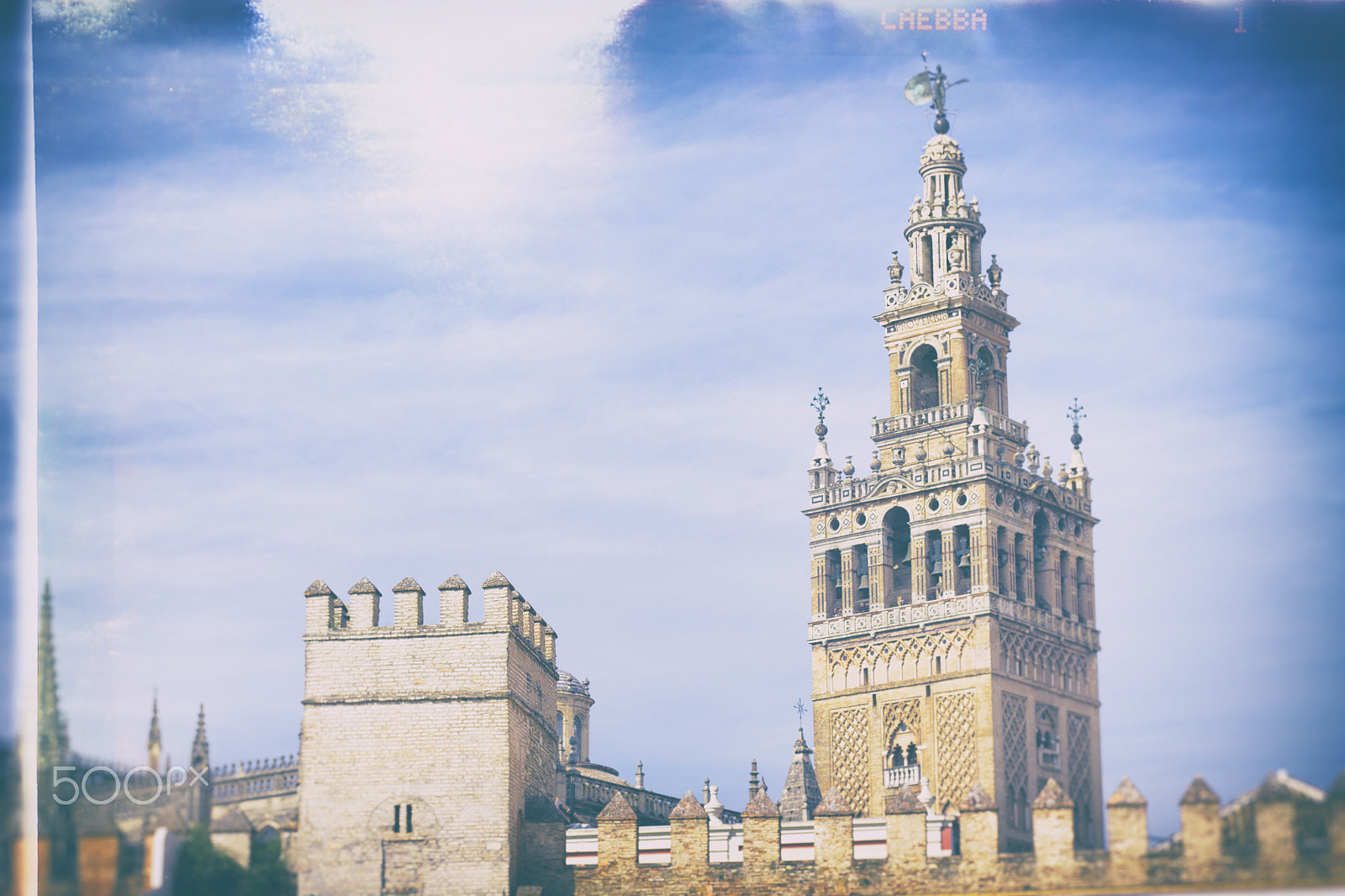 Canon EOS 1100D (EOS Rebel T3 / EOS Kiss X50) + Canon EF 50mm F1.8 STM sample photo. La giralda y la catedral de sevilla. photography