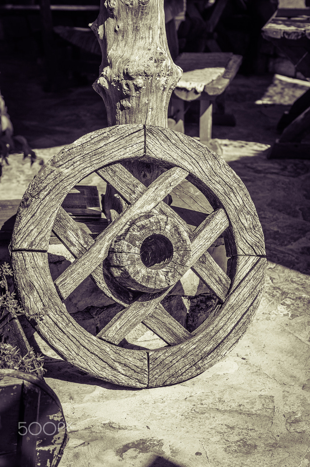 Sony SLT-A35 + Sony DT 50mm F1.8 SAM sample photo. Wheel in a restaurant photography