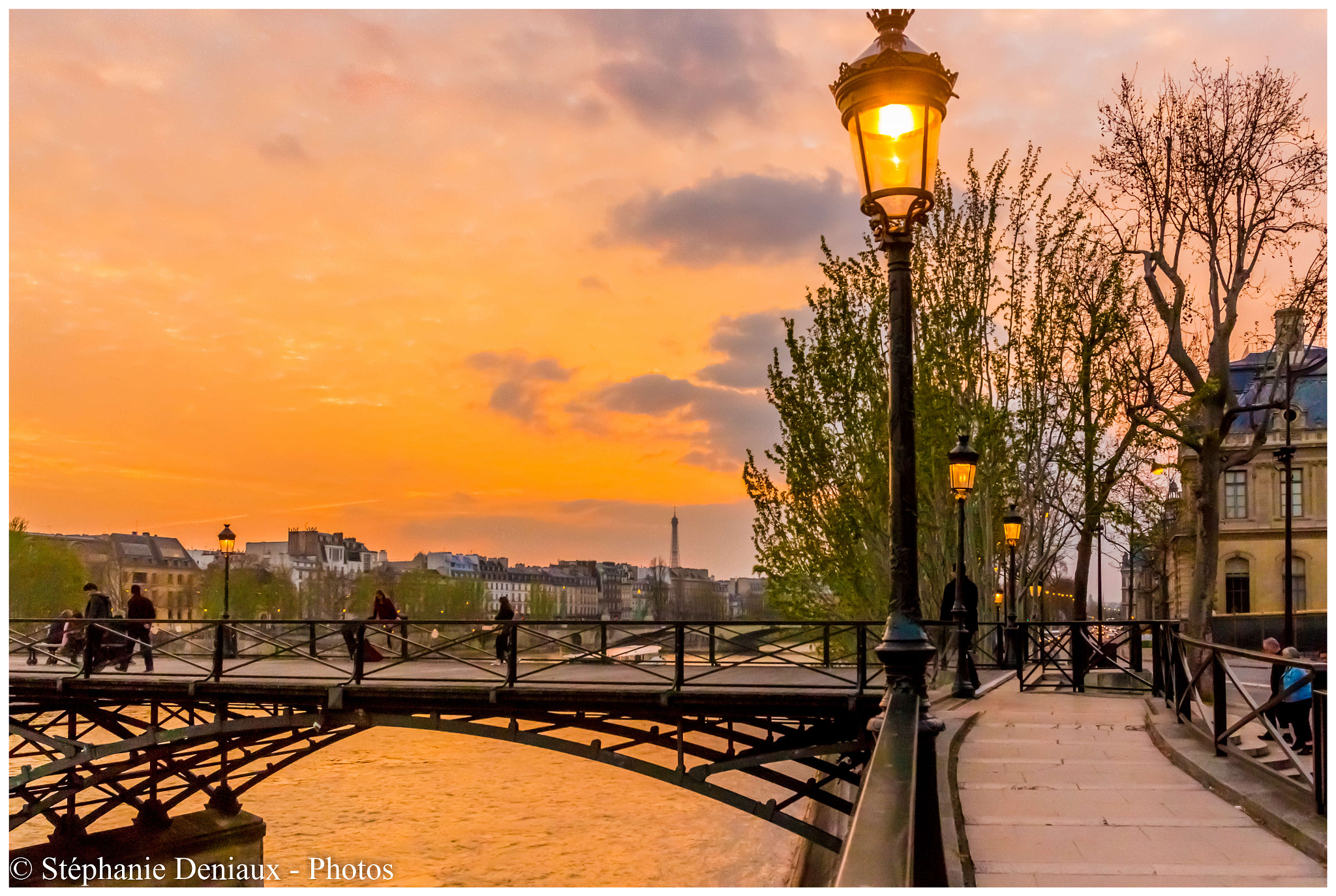 Canon EOS 100D (EOS Rebel SL1 / EOS Kiss X7) sample photo. Le pont des arts  photography