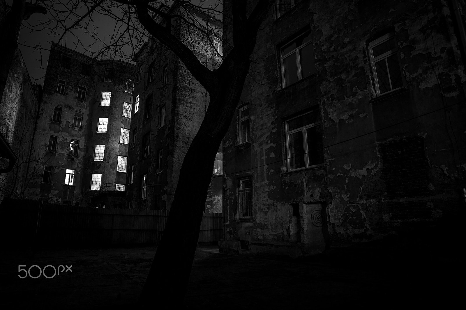 Canon EF 20-35mm F3.5-4.5 USM sample photo. Darkness photography