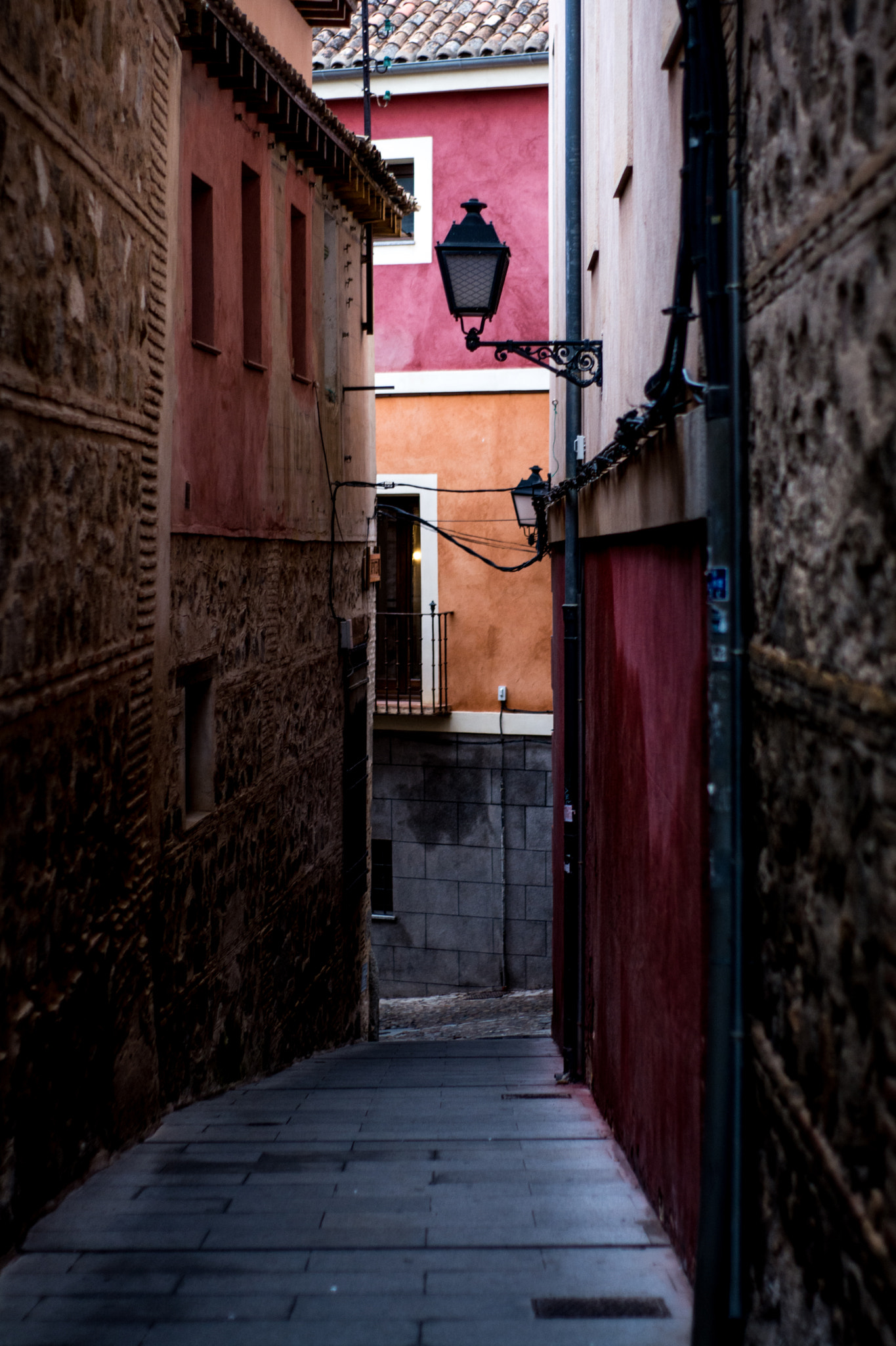 AF-S DX VR Zoom-Nikkor 18-55mm f/3.5-5.6G + 2.8x sample photo. Calles de toledo photography