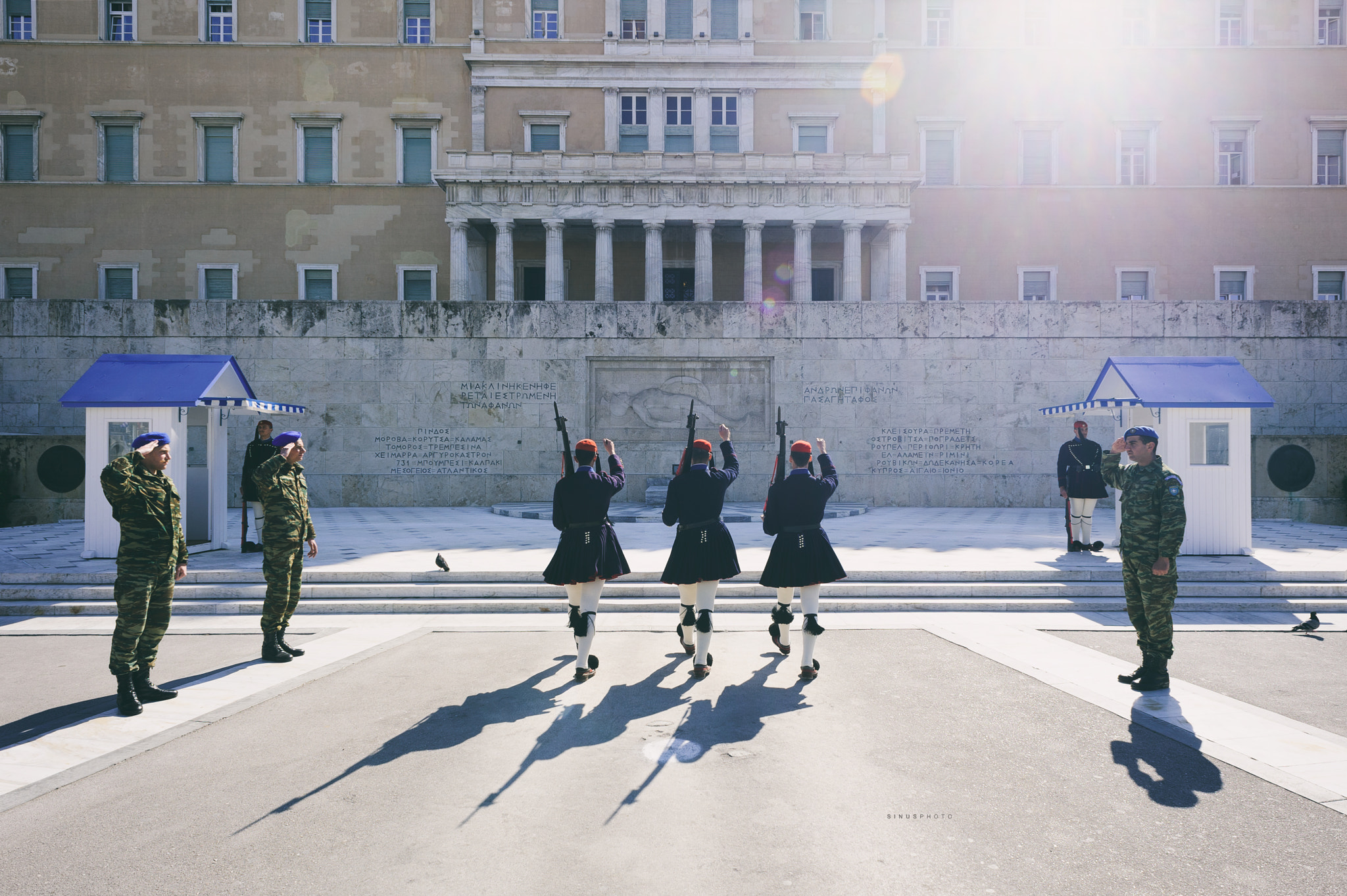 Nikon D700 + Nikon AF Nikkor 20mm F2.8D sample photo. Changing of the guards in front of parliament photography