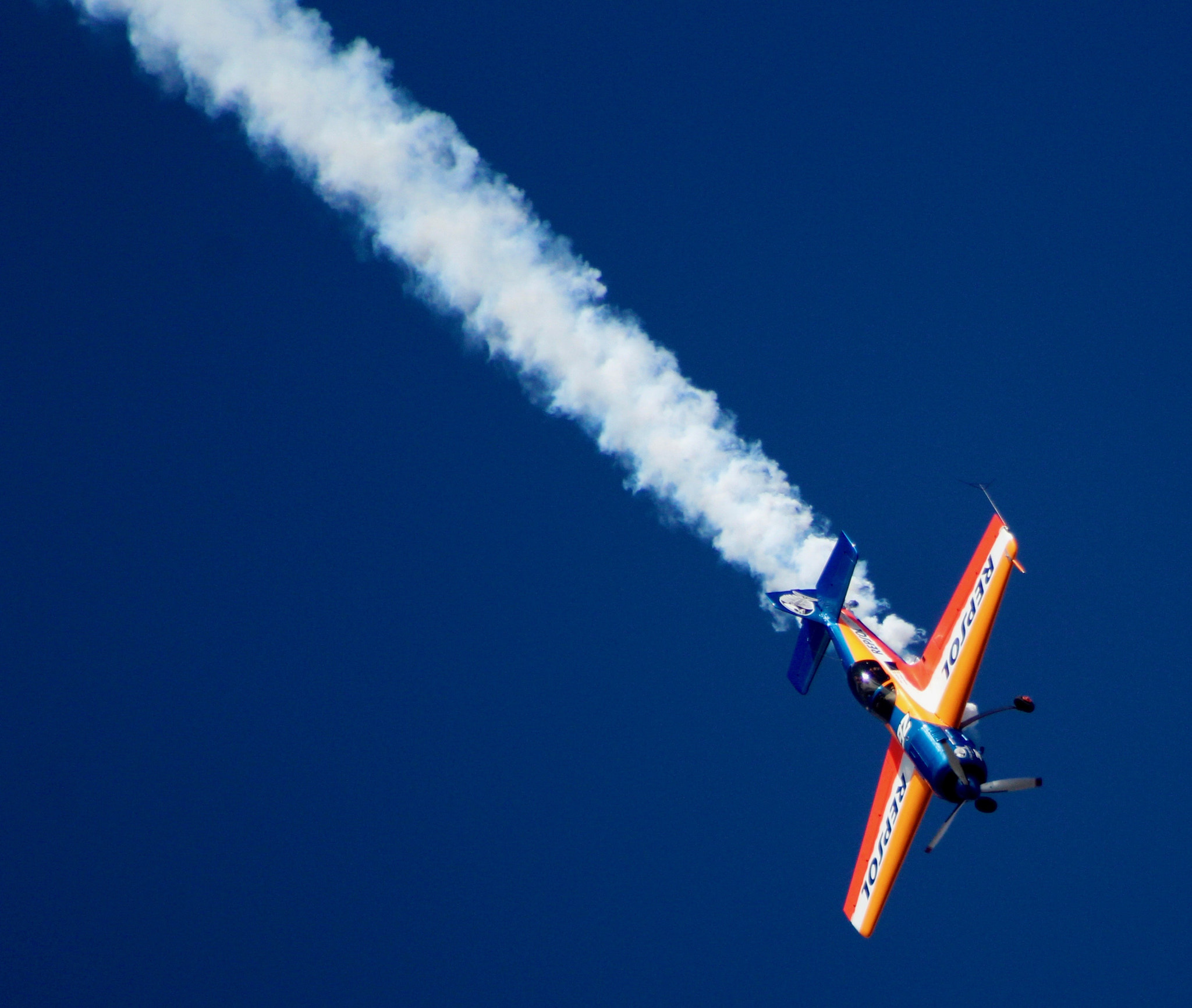 Canon EF 75-300mm f/4-5.6 USM sample photo. Plane photography