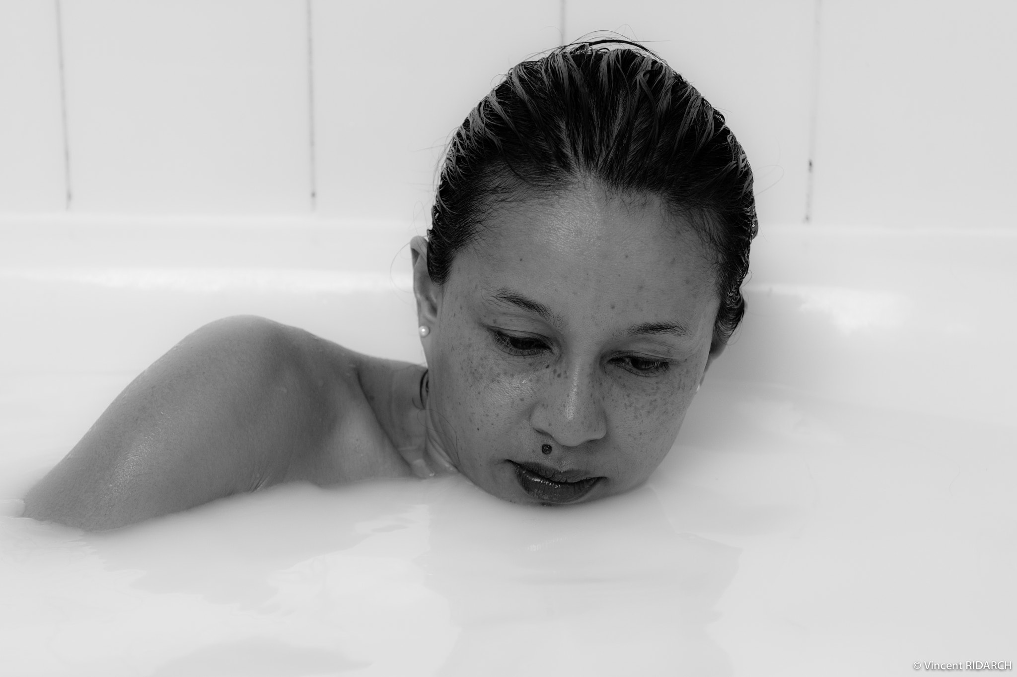 Canon EOS 600D (Rebel EOS T3i / EOS Kiss X5) sample photo. Corinne inside milk bath photography