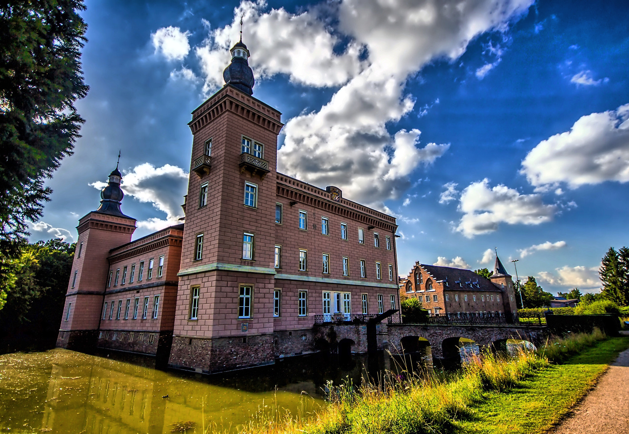 Canon EOS 60D + Sigma 10-20mm F4-5.6 EX DC HSM sample photo. Schloss gracht in erftstadt... photography