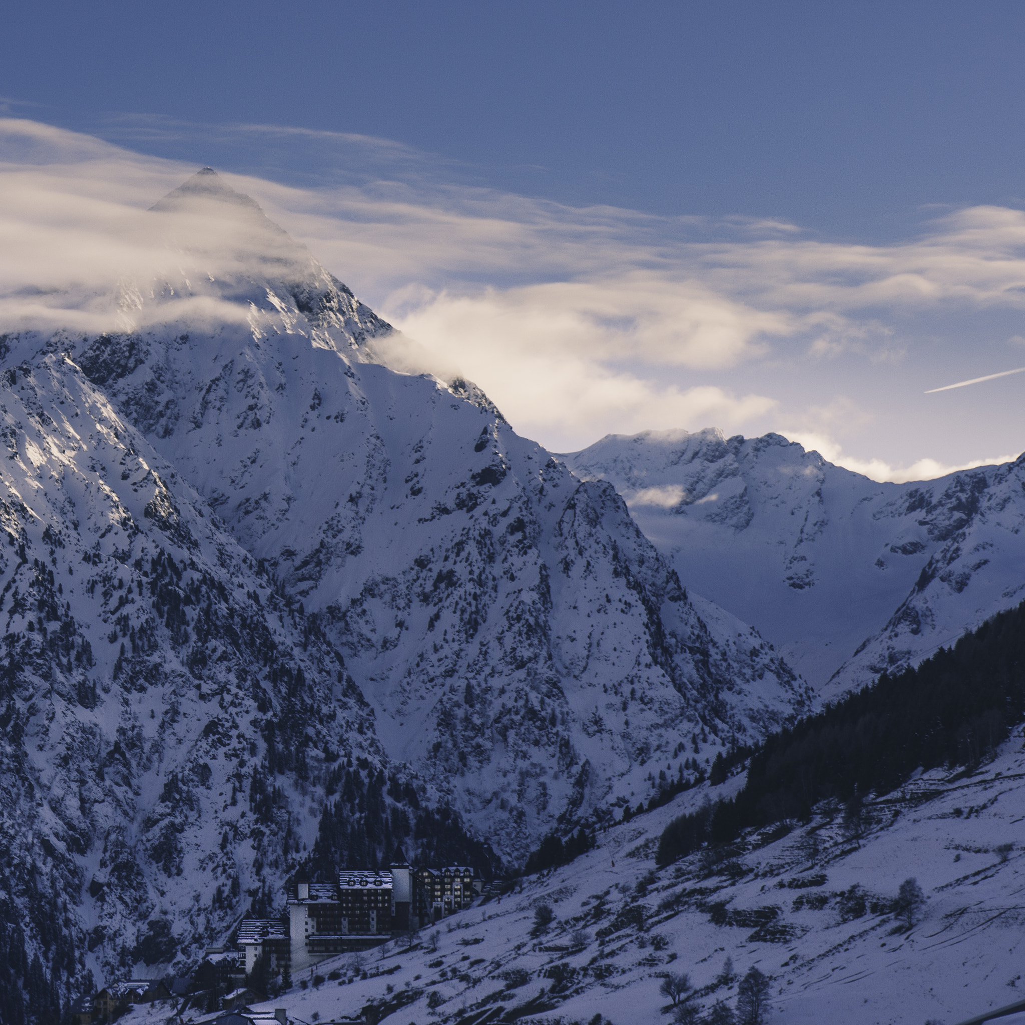 Sony Alpha NEX-5R + Sony E 18-55mm F3.5-5.6 OSS sample photo. Les deux-alpes photography