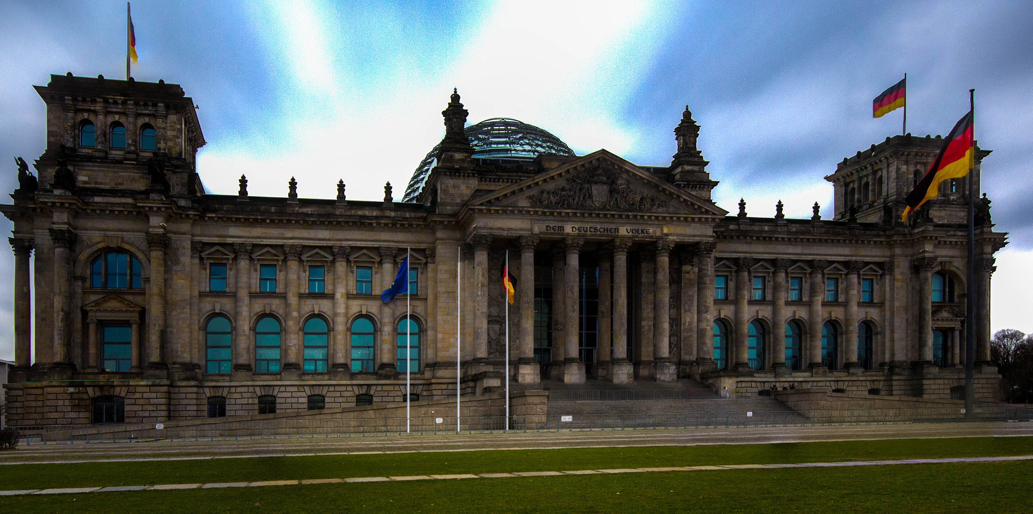 Canon EOS 700D (EOS Rebel T5i / EOS Kiss X7i) sample photo. Berliner reichstag photography