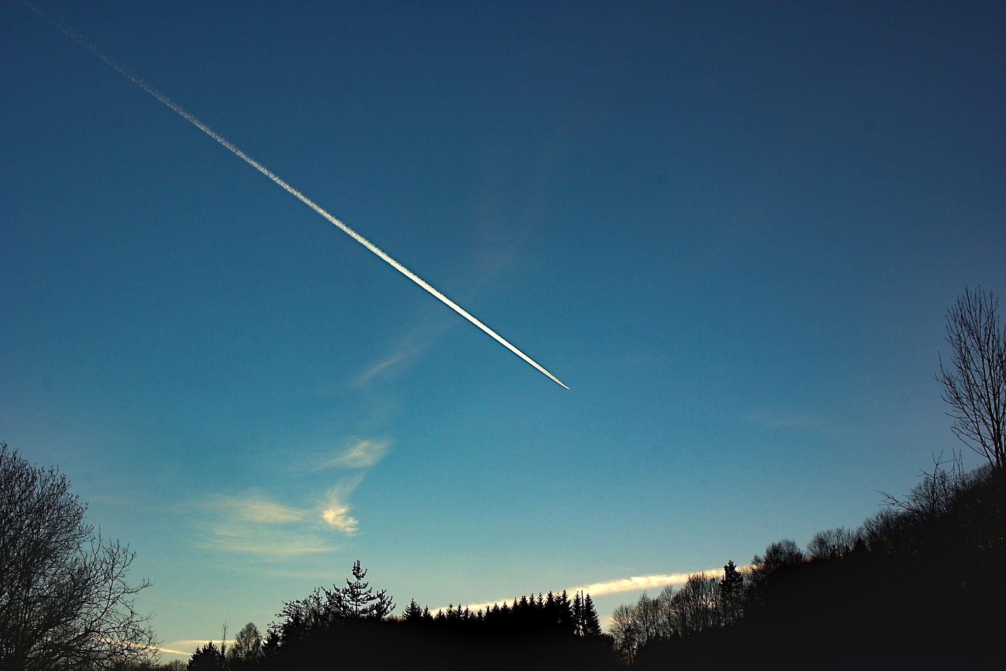 Canon EF-S 17-55mm F2.8 IS USM sample photo. Drawing the sky photography