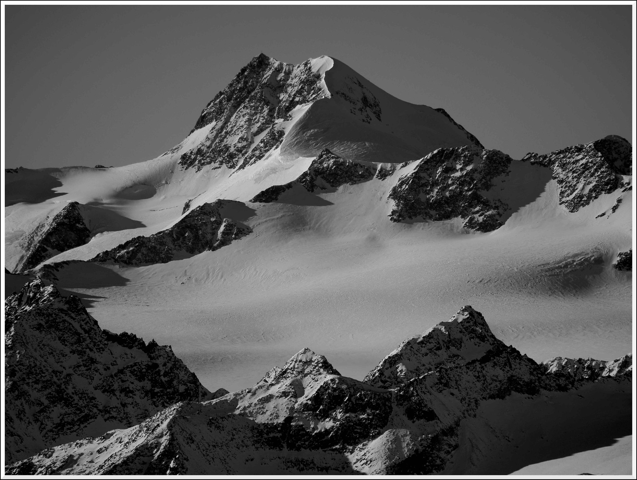 Olympus OM-D E-M1 + Olympus M.Zuiko ED 75-300mm F4.8-6.7 II sample photo. Wildspitze (3.768m), Ötztaler alpen, austria photography
