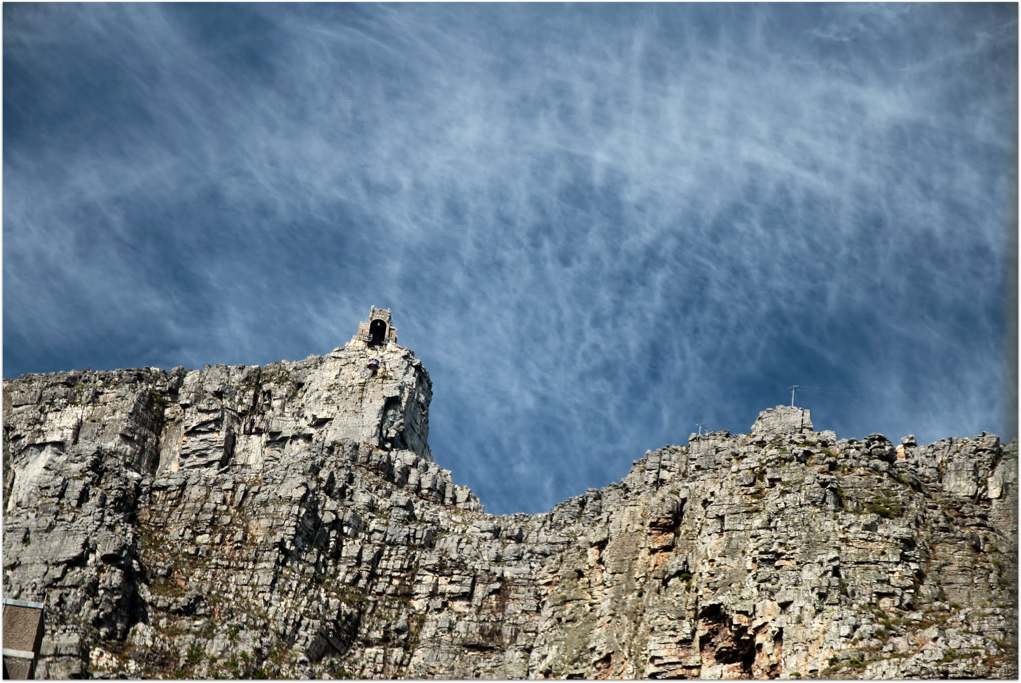 Canon EOS 600D (Rebel EOS T3i / EOS Kiss X5) + Sigma 17-70mm F2.8-4 DC Macro OS HSM sample photo. Table mountain closed to the sky photography