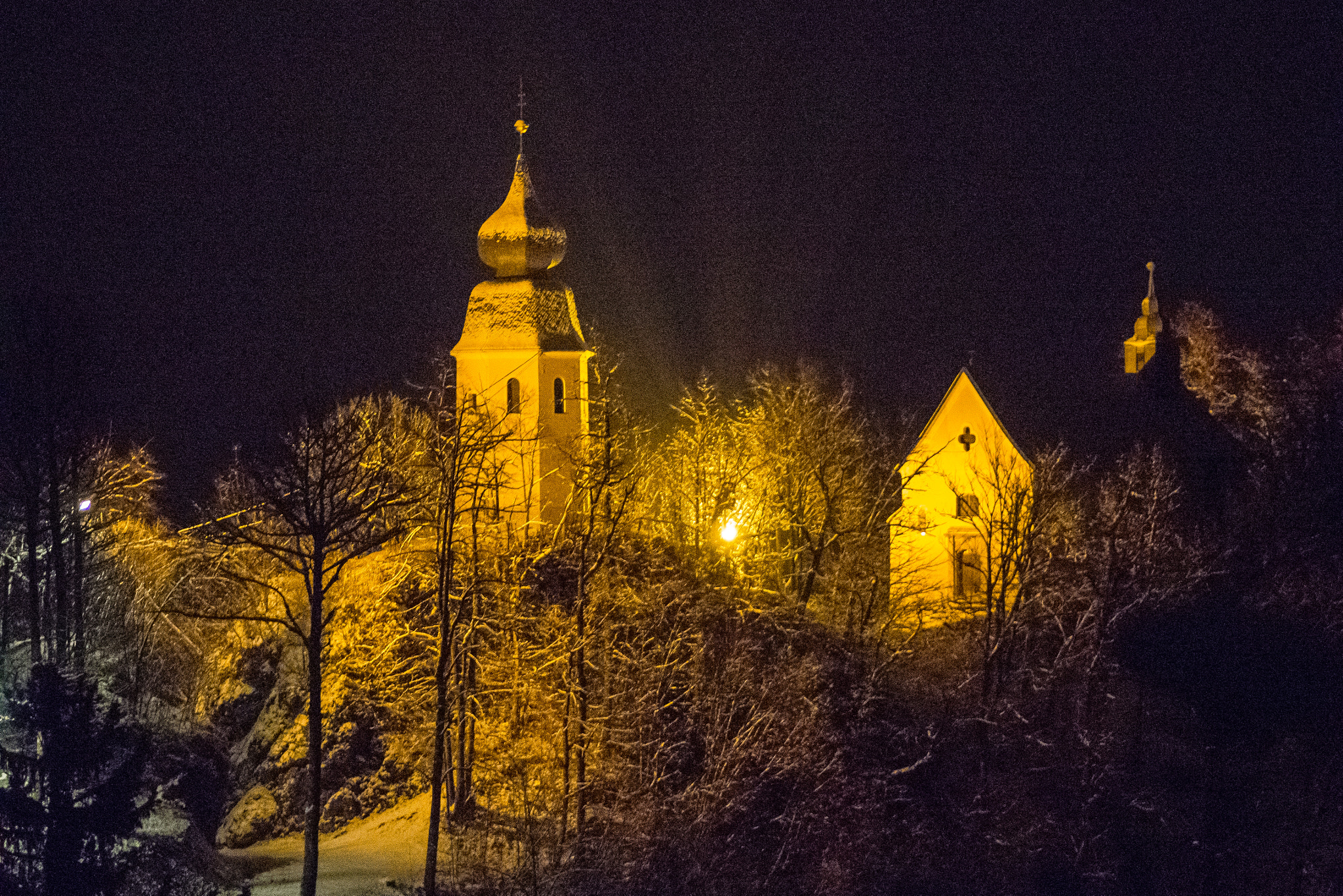 Olympus OM-D E-M10 sample photo. Svetina by night  ! photography