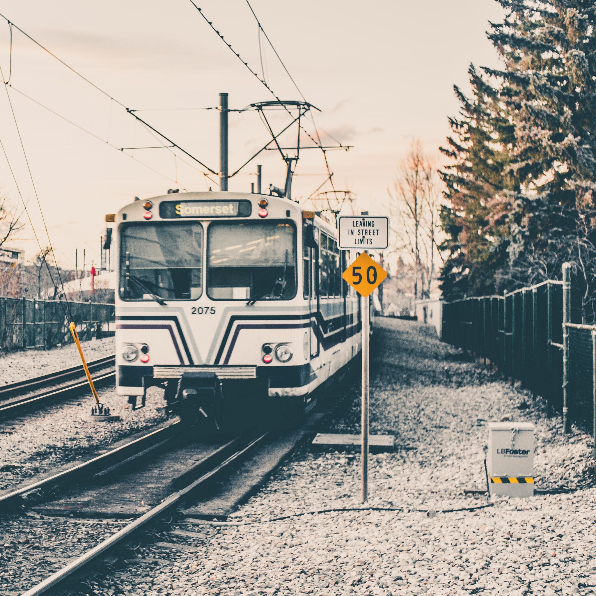 Sony a6300 + Canon EF 50mm F1.8 II sample photo. Commute photography