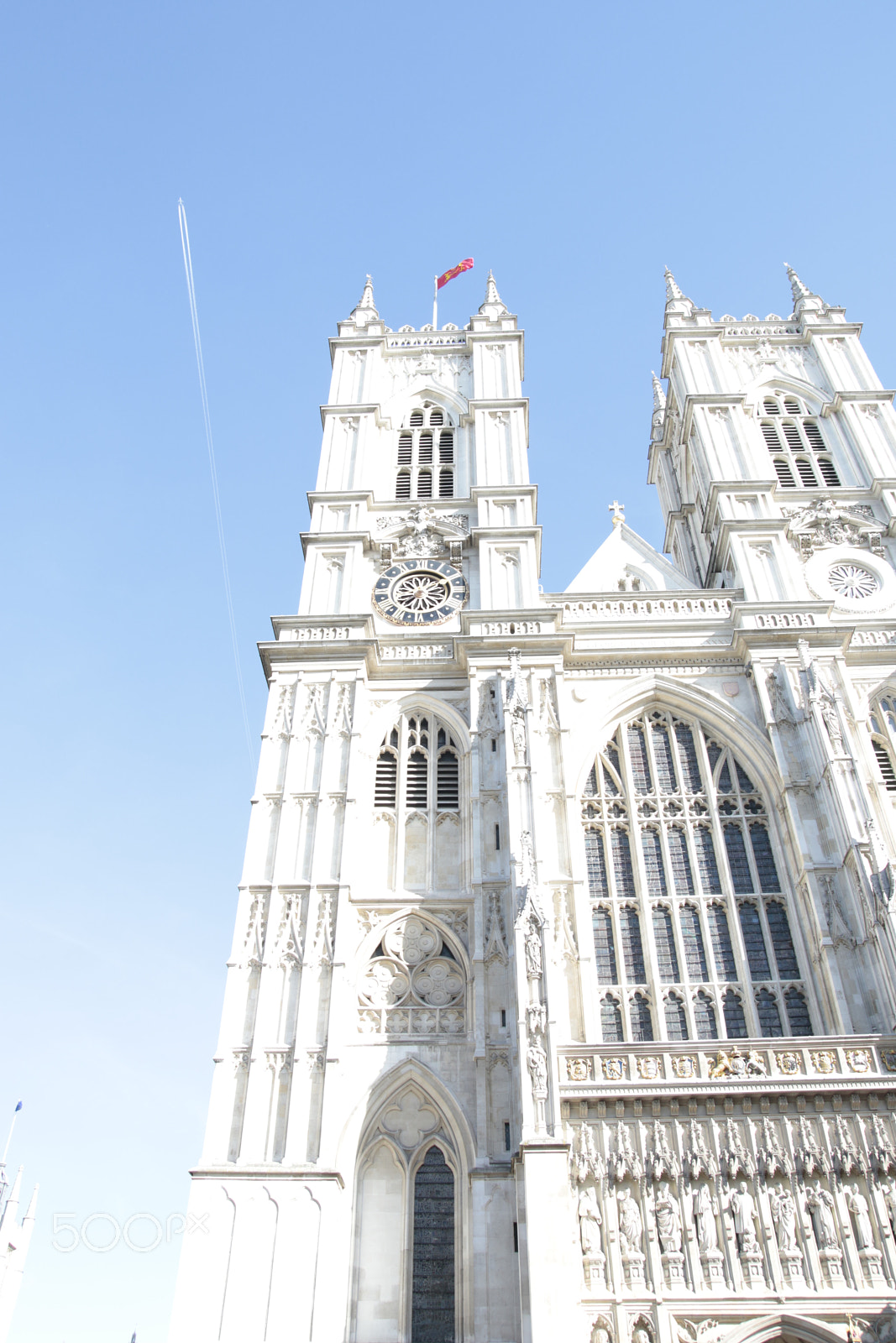 Canon EOS 7D Mark II sample photo. Plane trail by westminster abbey photography