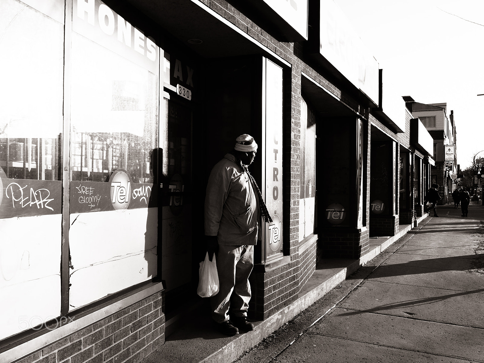 LEICA DG SUMMILUX 15/F1.7 sample photo. On the street in montreal photography