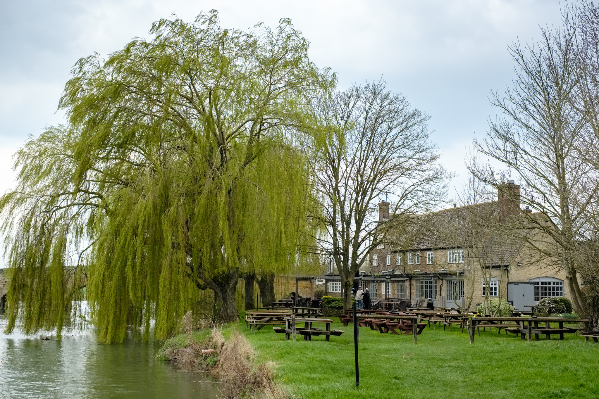 Fujifilm X-T2 + Fujifilm XF 35mm F1.4 R sample photo. View of the rose revived public house next to the new bridge ove photography