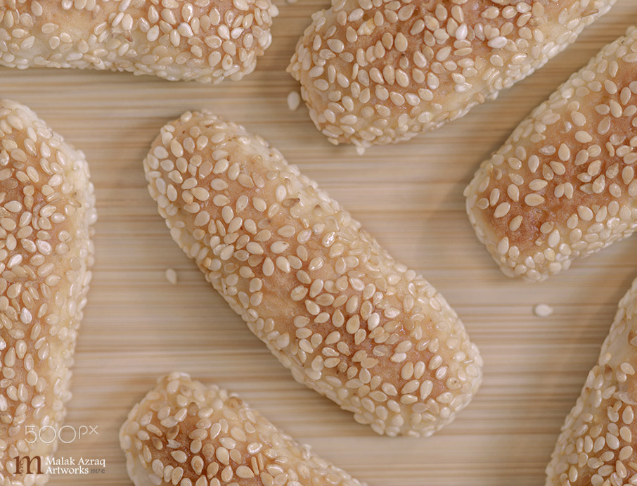 Nikon AF-S Micro-Nikkor 105mm F2.8G IF-ED VR sample photo. Sesame biscuit photography
