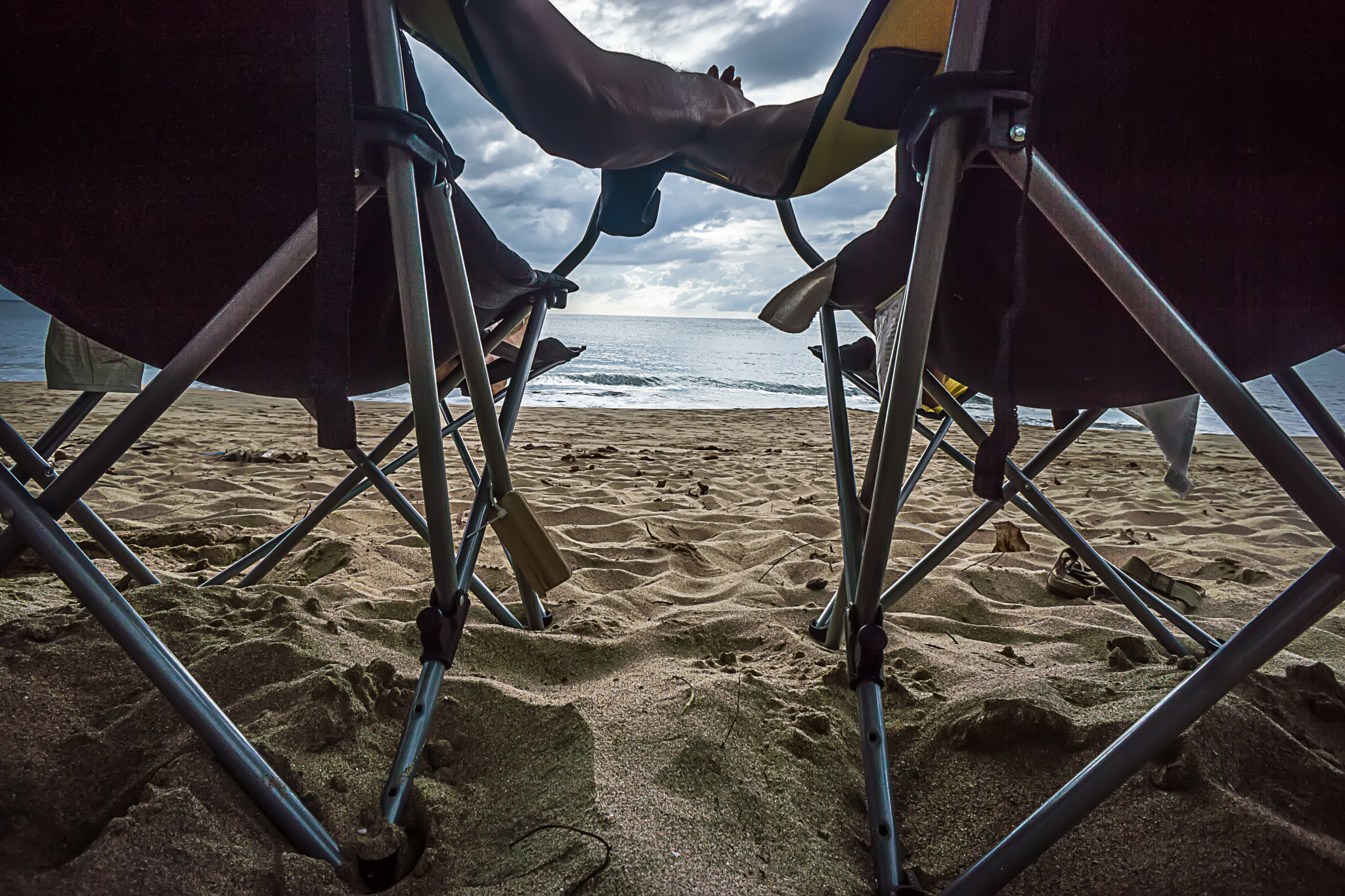 Sony Alpha NEX-7 + Sony E 16mm F2.8 sample photo. Beach lovers photography