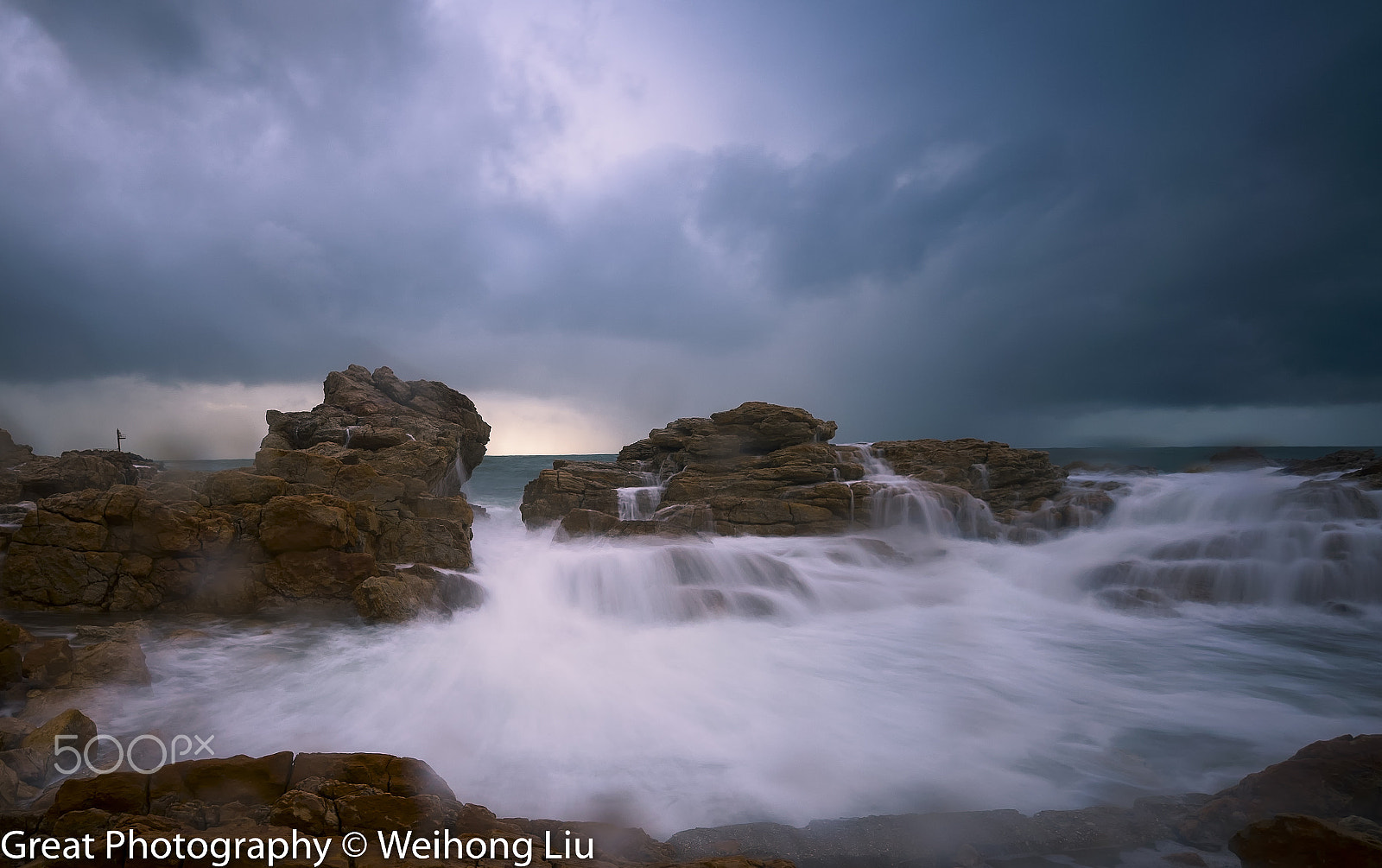 Nikon AF-S Nikkor 16-35mm F4G ED VR sample photo. Clouds, waves and rocks photography