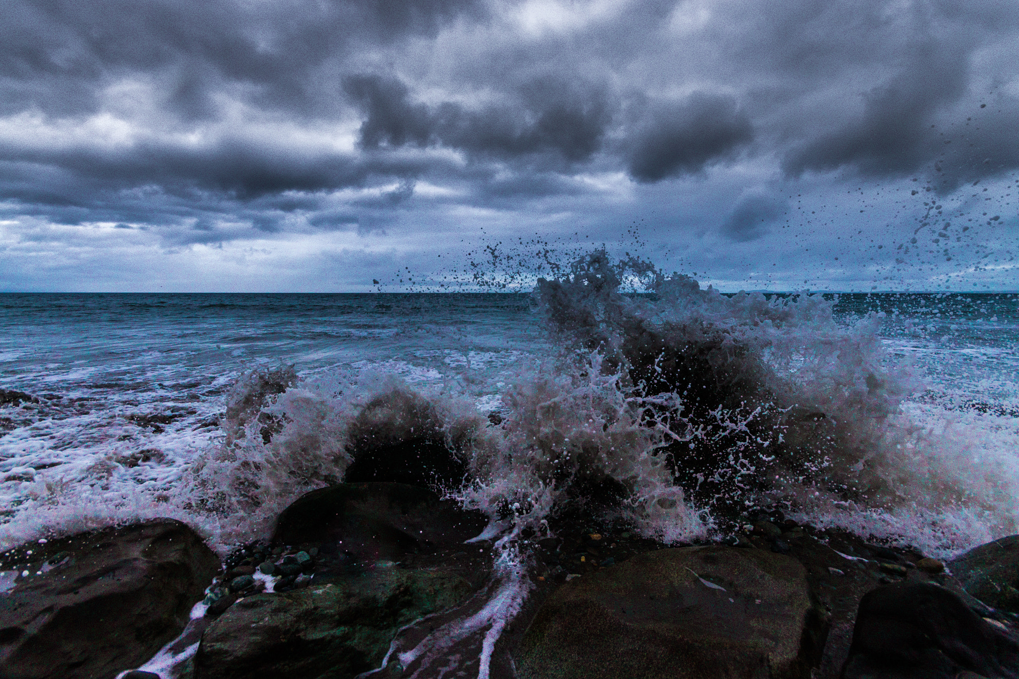 Canon EOS 50D + Sigma 10-20mm F4-5.6 EX DC HSM sample photo. Crashing photography