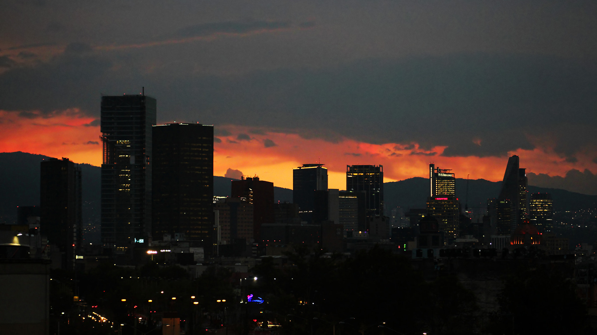 Canon EF 75-300mm f/4-5.6 USM sample photo. Urban sunset / atardecer urbano photography
