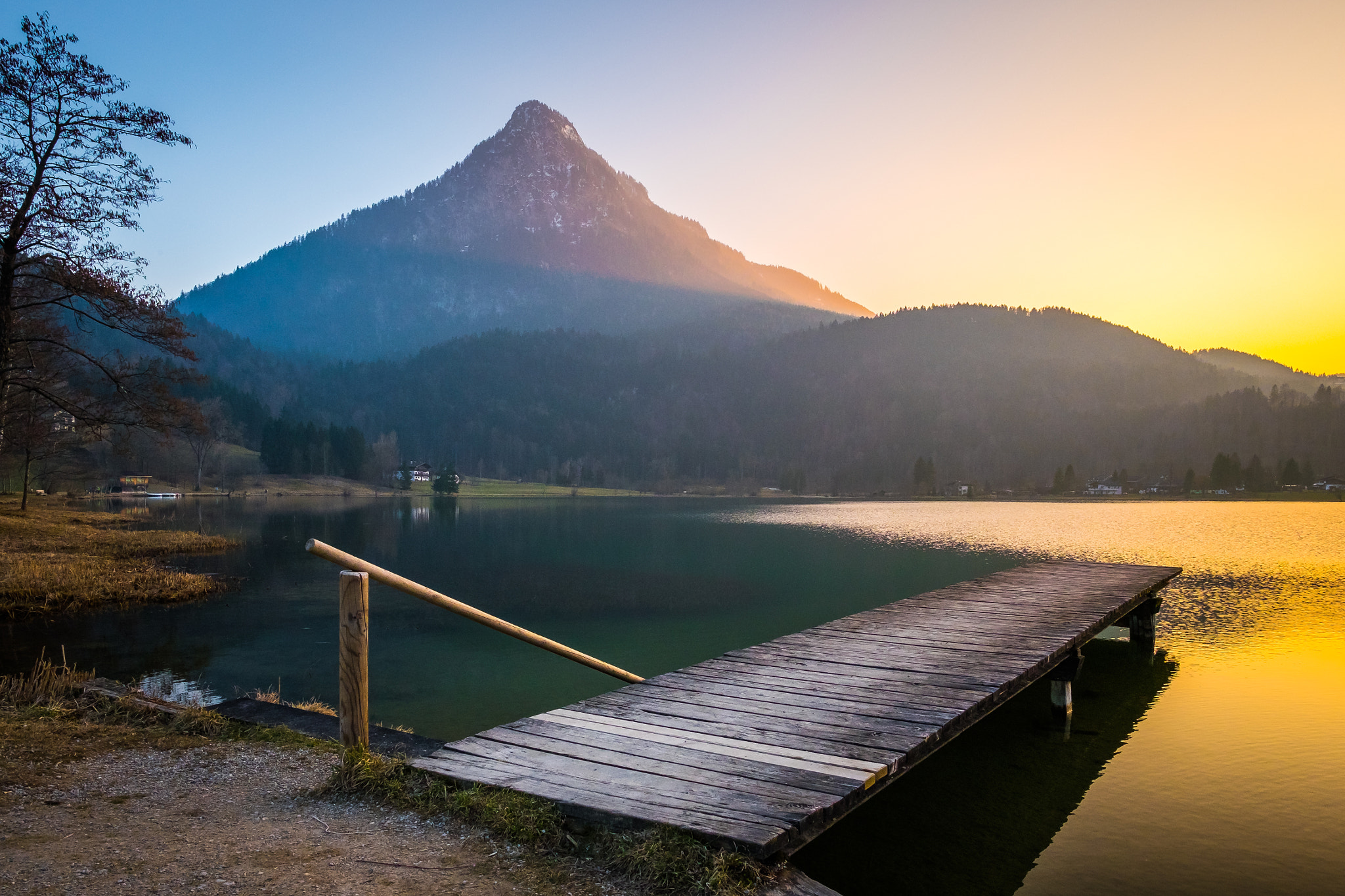 Fujifilm X-E2 + Fujifilm XF 14mm F2.8 R sample photo. Sunset at the lake photography