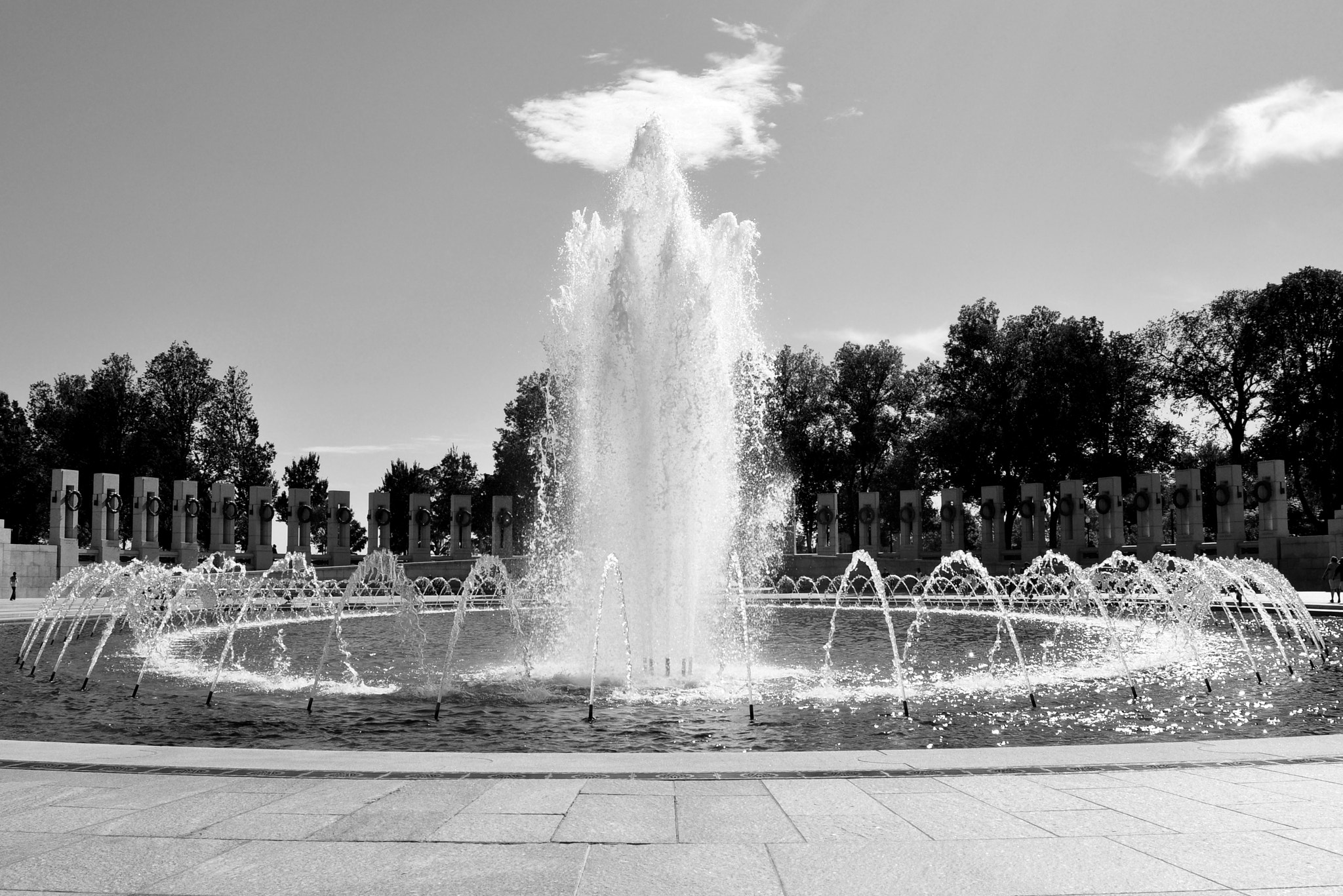 Nikon D90 sample photo. Wwii memorial i b&w photography