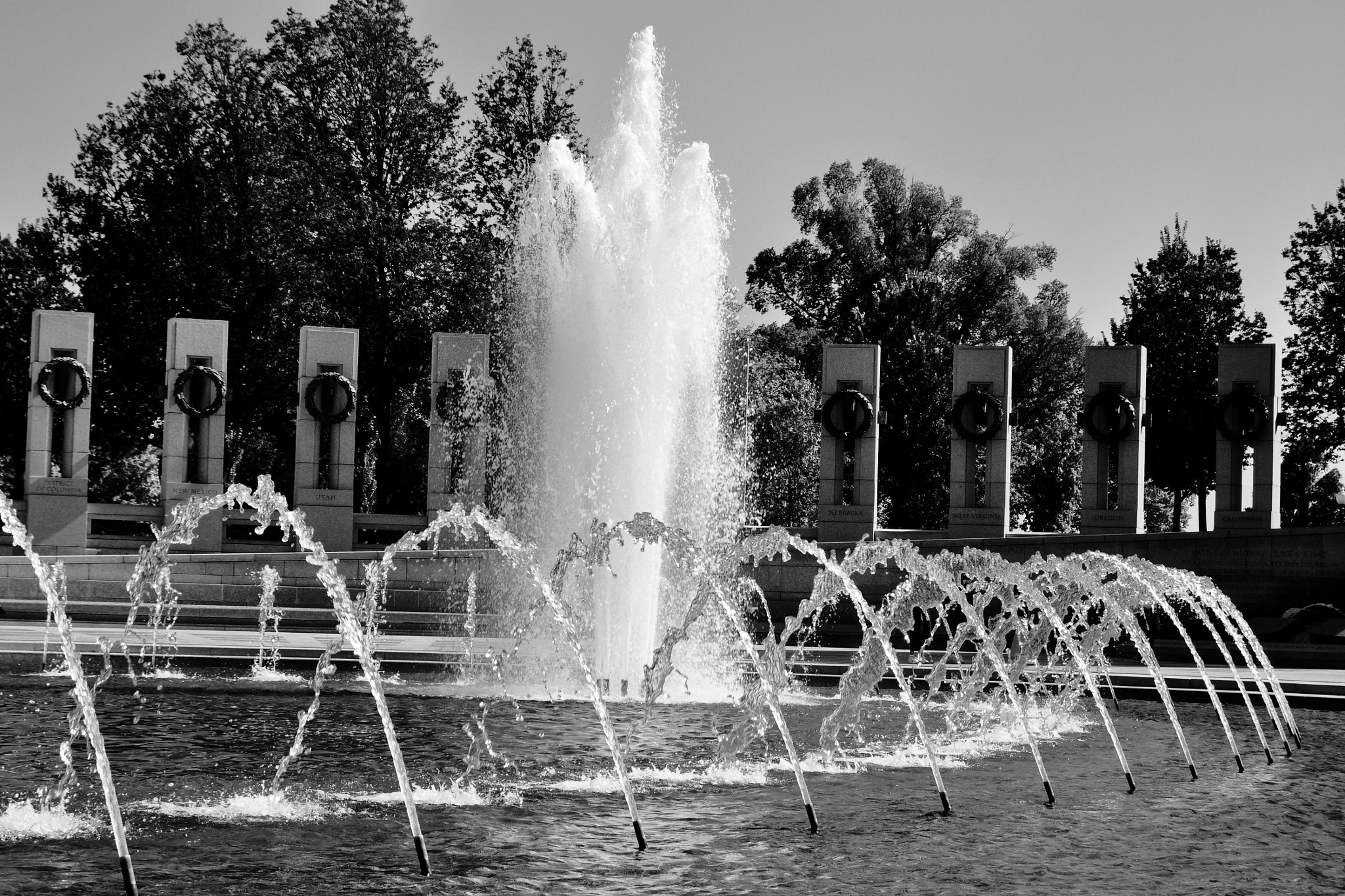 Nikon D90 sample photo. Wwii memorial ii b&w photography
