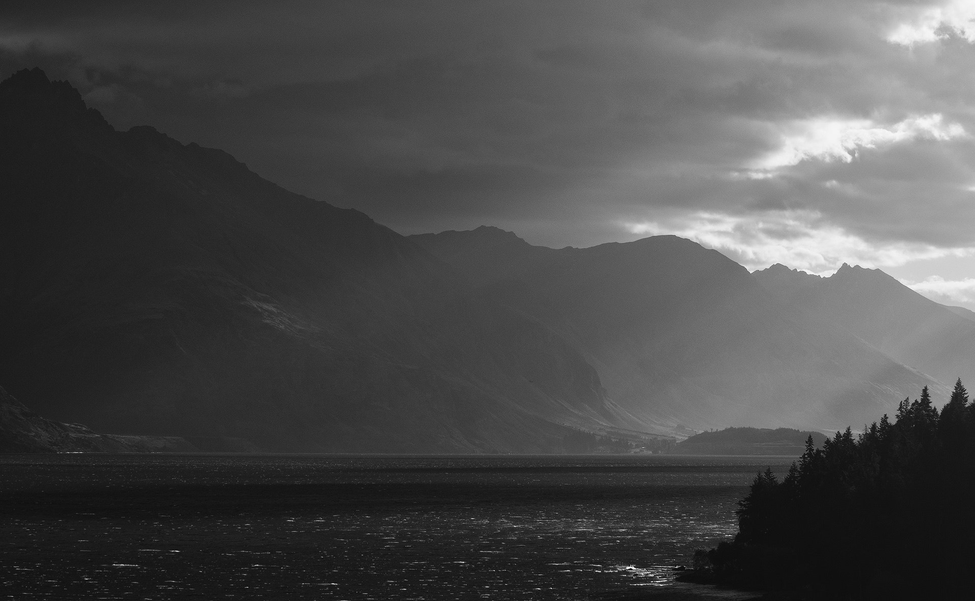 Nikon AF-S Nikkor 70-200mm F4G ED VR sample photo. Lake wakatipu photography