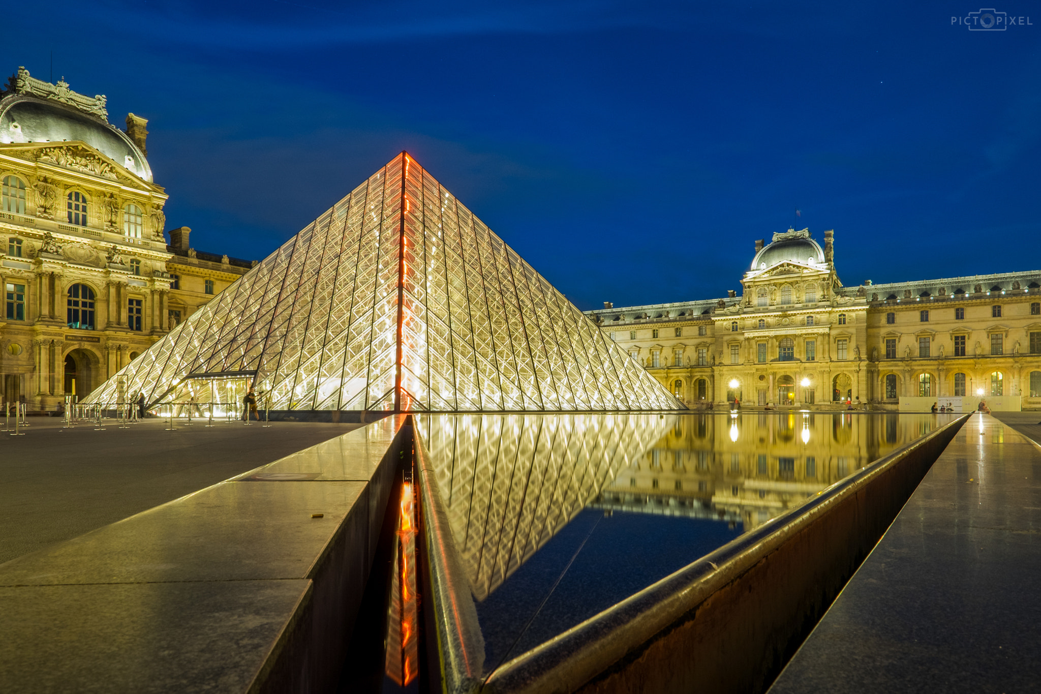 Fujifilm XF 10-24mm F4 R OIS sample photo. Night at the museum photography