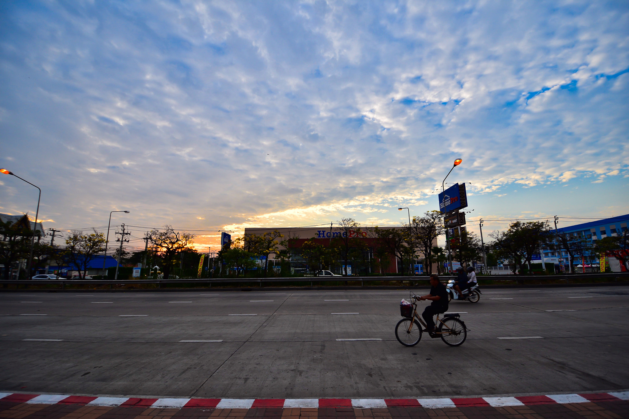Nikon D7200 sample photo. Morning ride photography