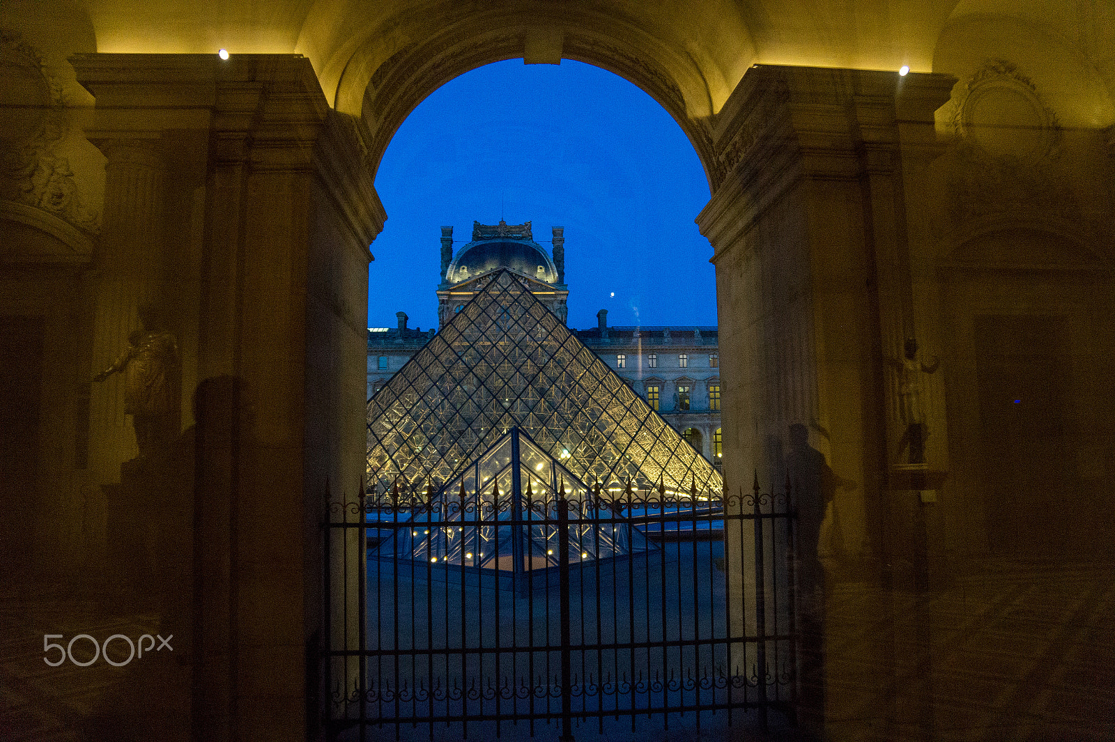 Sony SLT-A58 sample photo. Atardecer en louvre photography