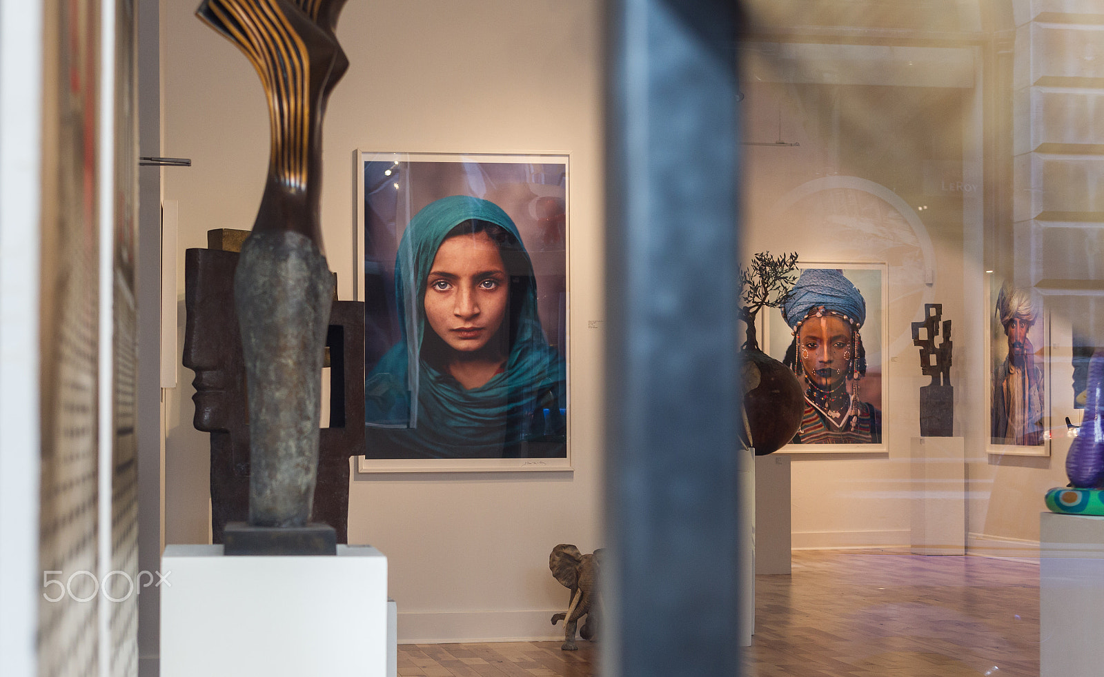 EF28-70mm f/2.8L USM sample photo. Art gallery in old montreal photography