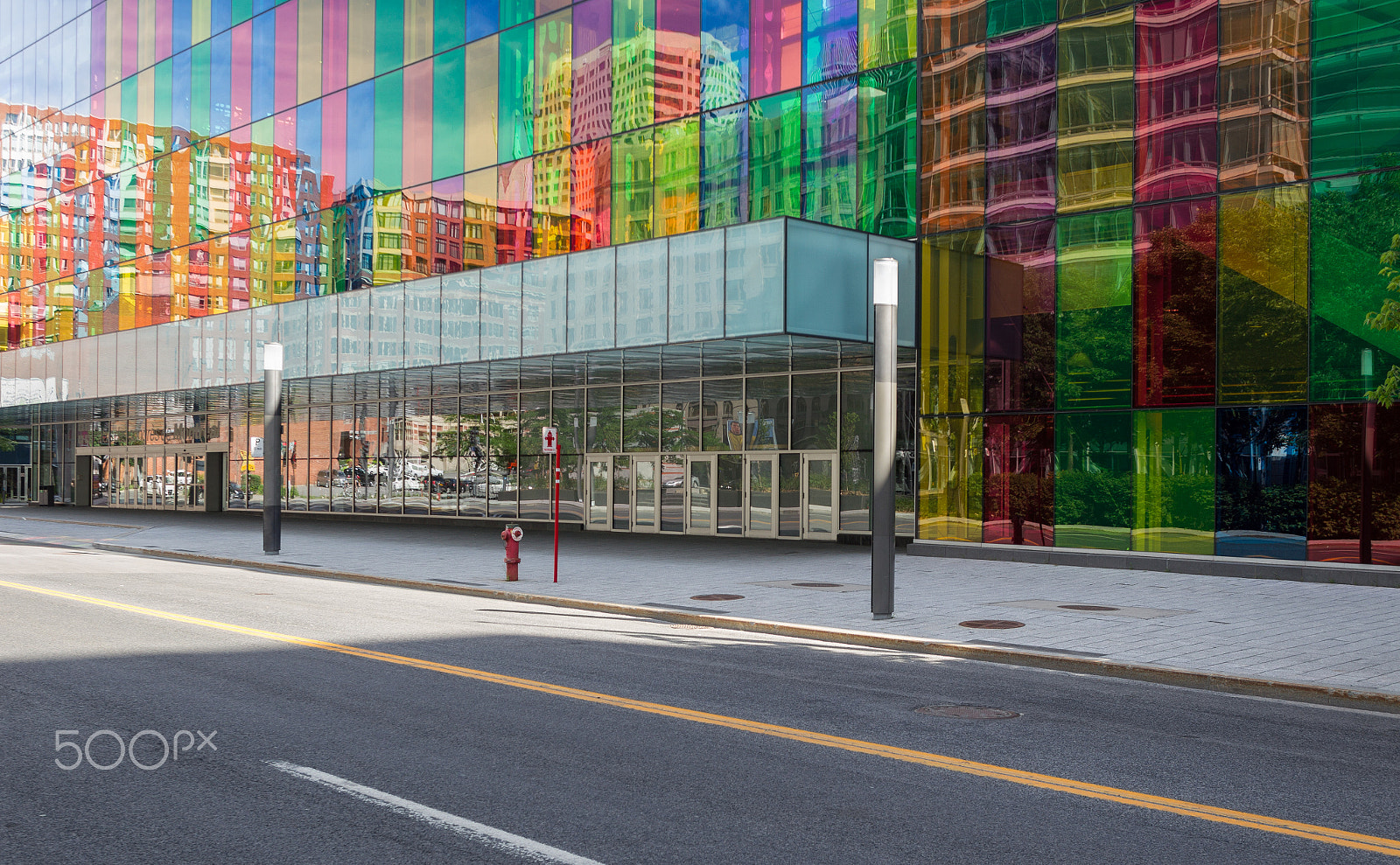 Canon EOS-1D Mark IV + EF28-70mm f/2.8L USM sample photo. Montreal street photography