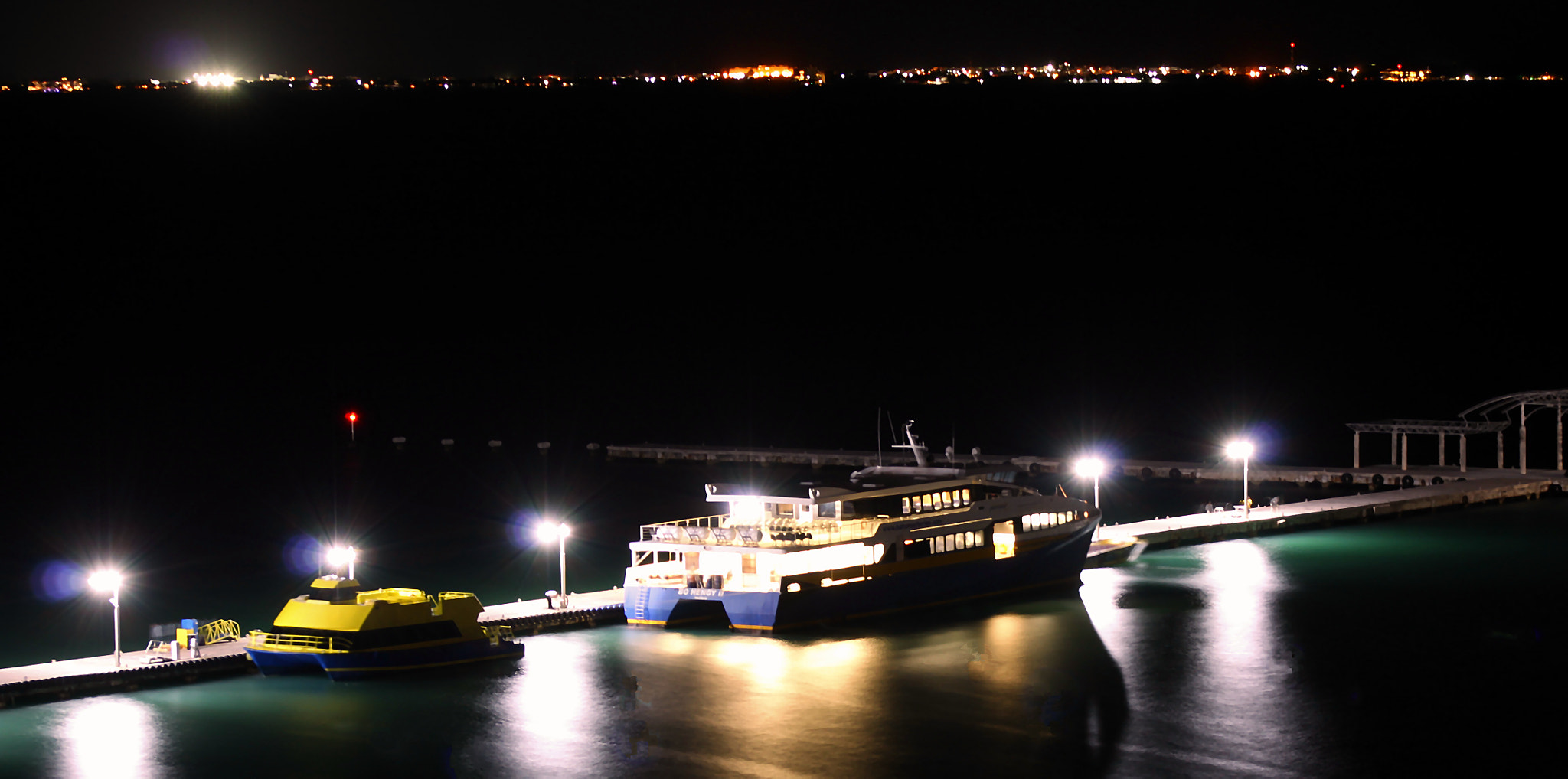 Canon EF 75-300mm f/4-5.6 USM sample photo. Ferry photography