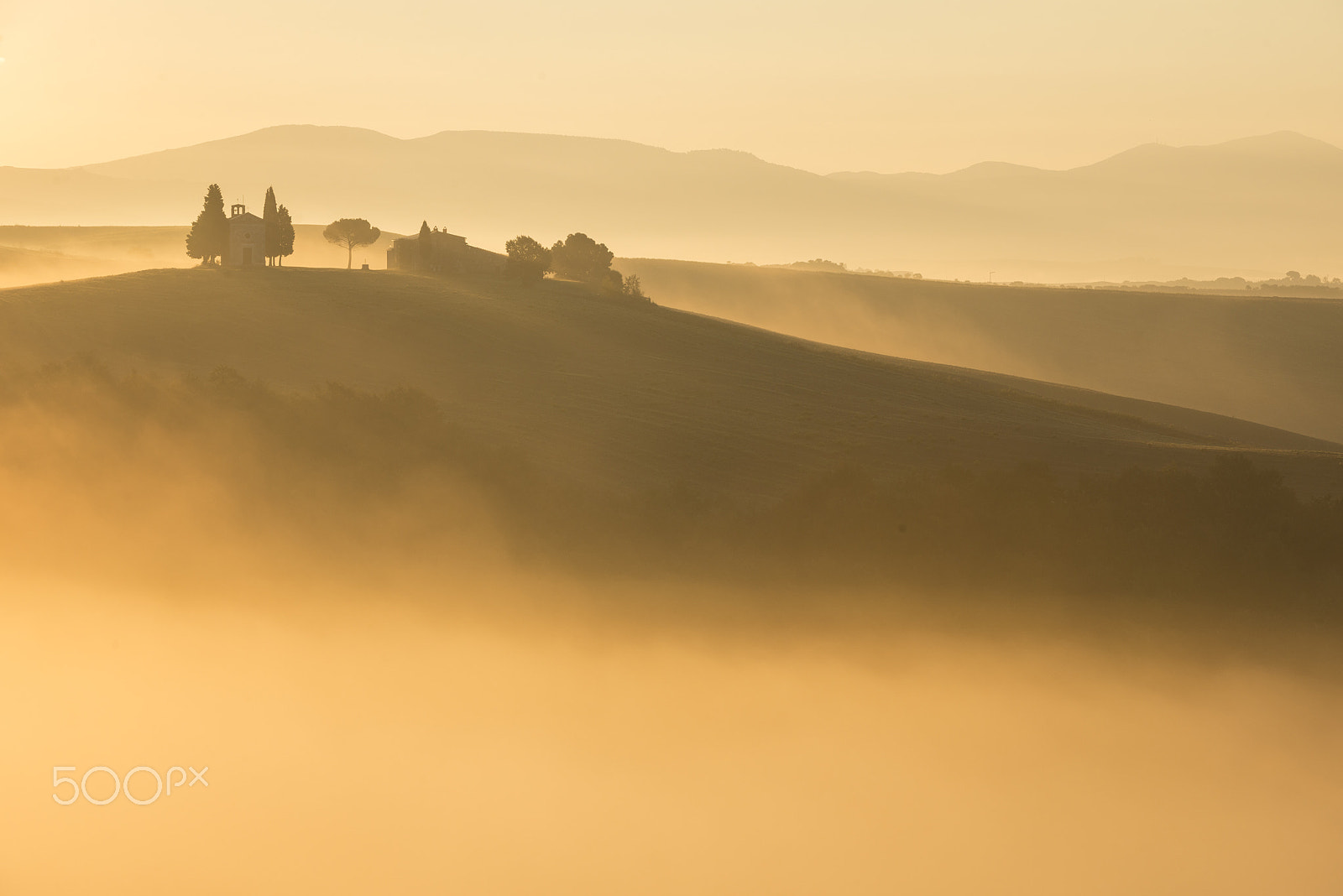 Nikon AF-S Nikkor 70-200mm F2.8G ED VR II sample photo. Cappella della madonna di vitaleta, tuscany, italy photography