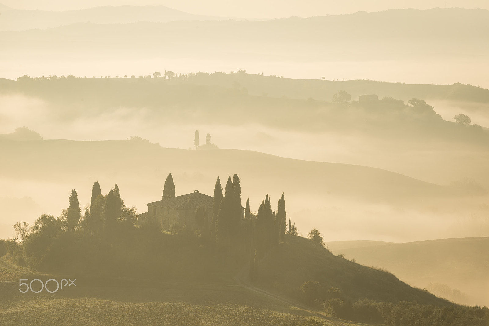 Nikon AF-S Nikkor 70-200mm F2.8G ED VR II sample photo. Fog over val d'orcia, italy photography