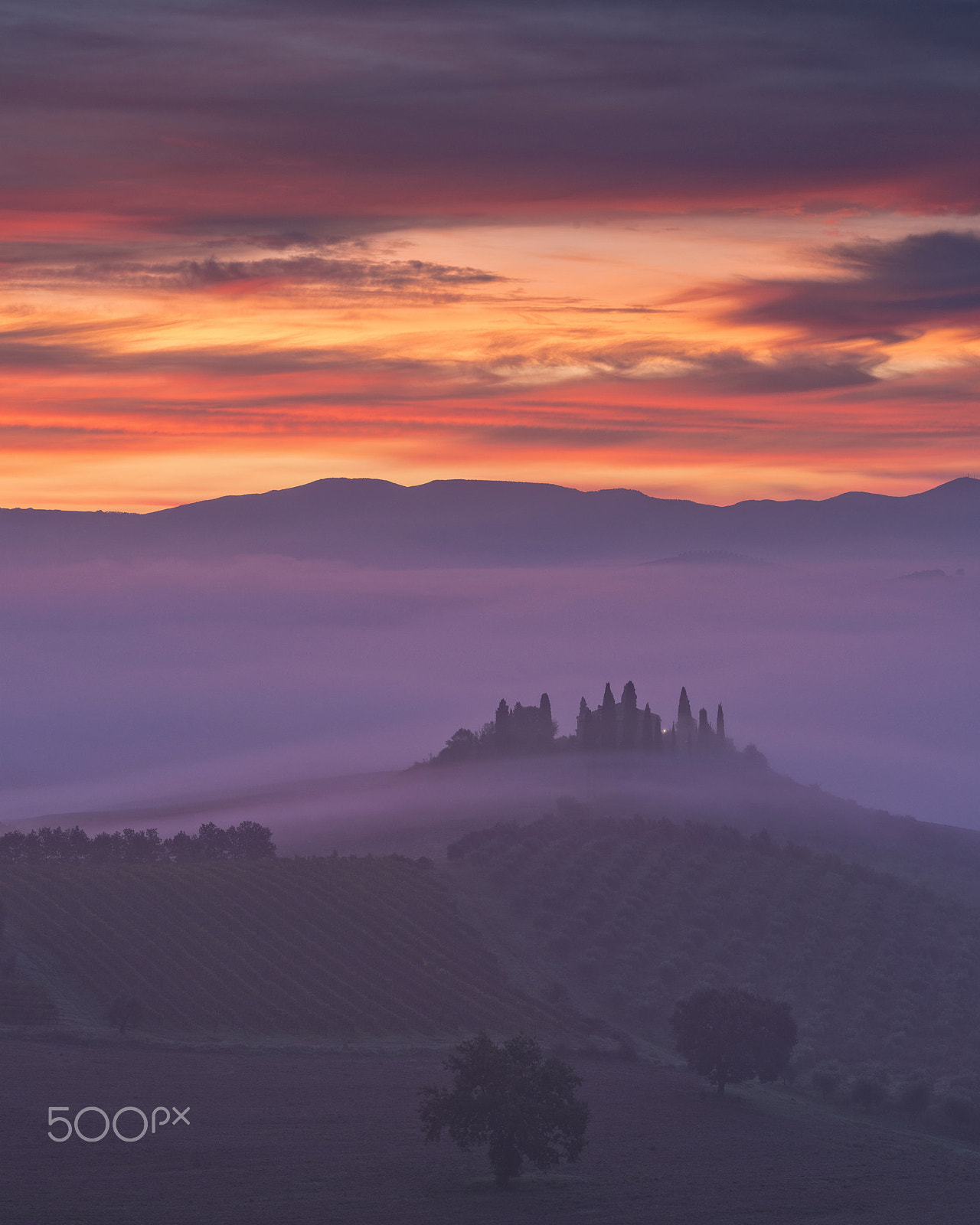 Nikon AF-S Nikkor 70-200mm F2.8G ED VR II sample photo. First light, val d'orcia, italy photography