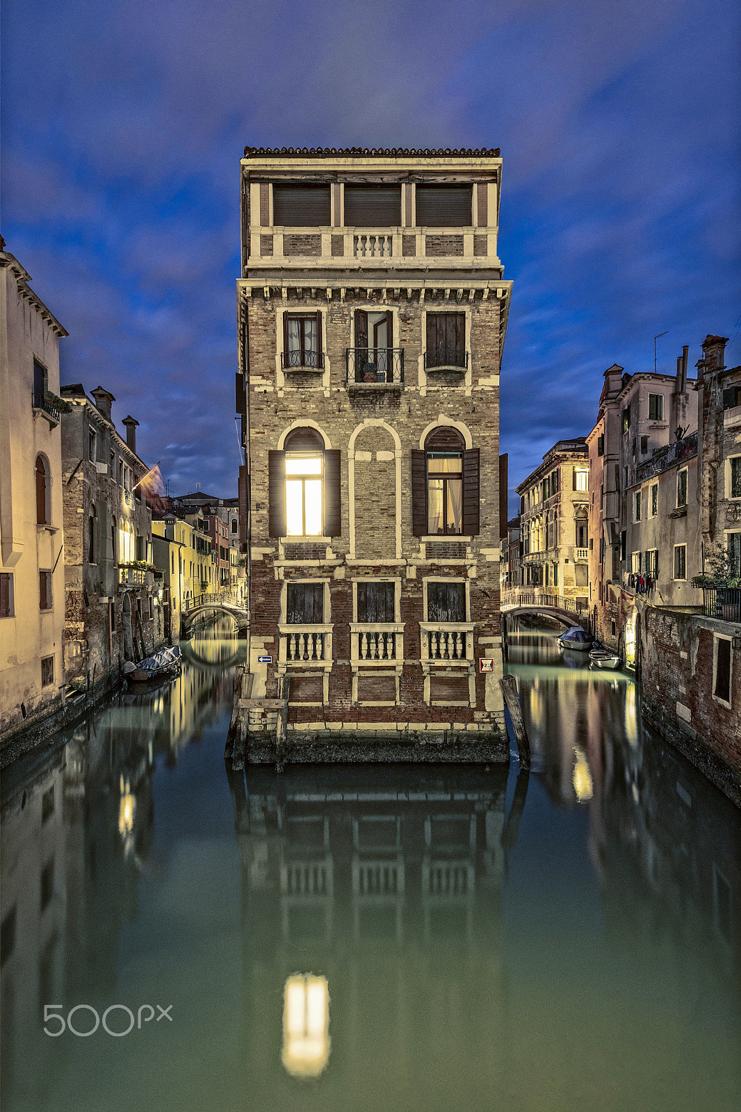 Nikon AF-S Nikkor 14-24mm F2.8G ED sample photo. Nightshift, venice, italy photography
