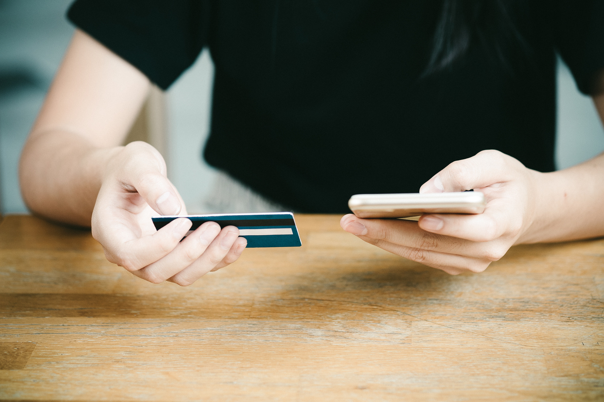 Fujifilm X-A2 + Fujifilm XF 60mm F2.4 R Macro sample photo. Woman hands holding credit card and using smart phone, online sh photography