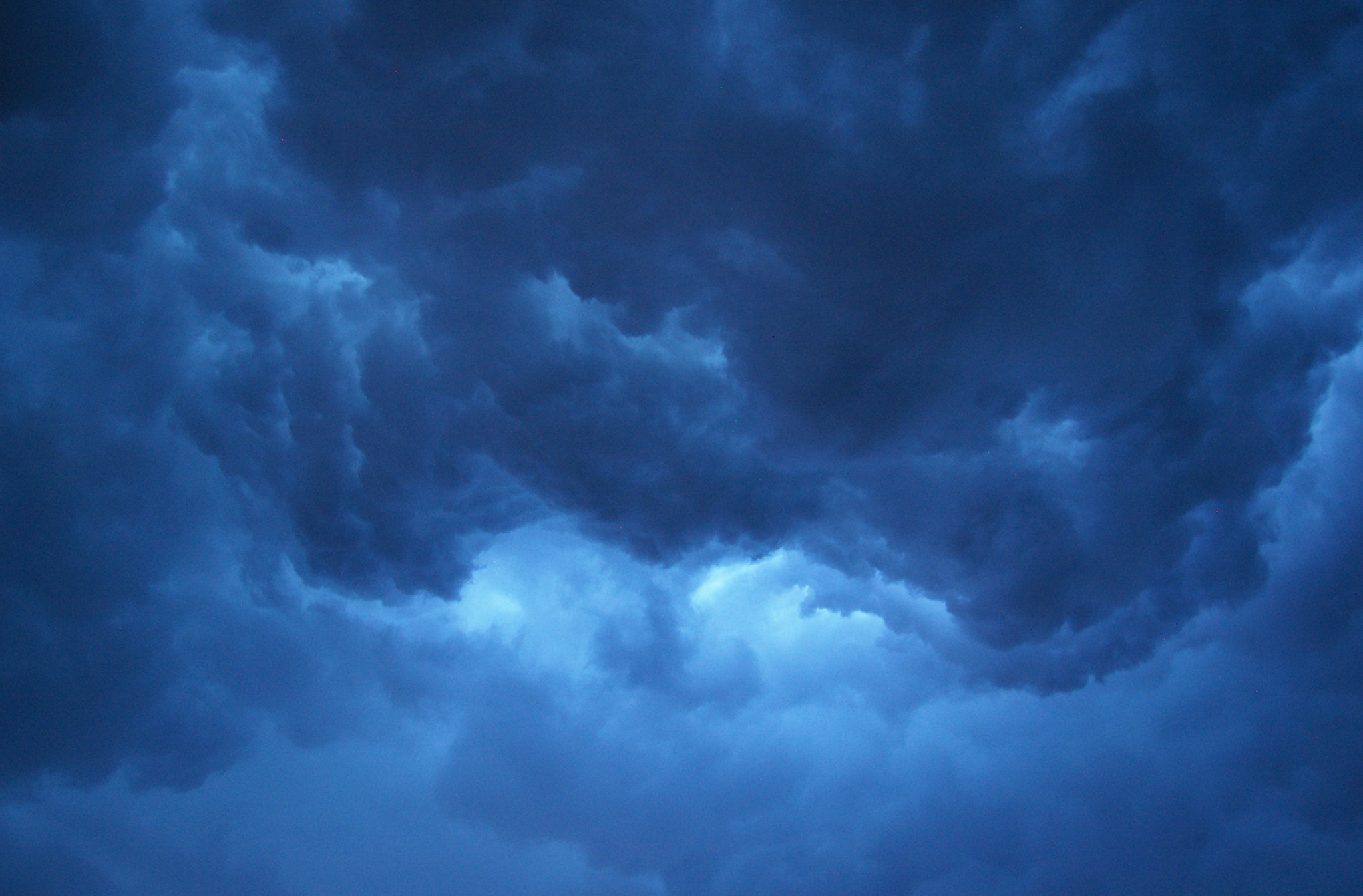 Pentax K100D sample photo. Thunderstorm clouds photography