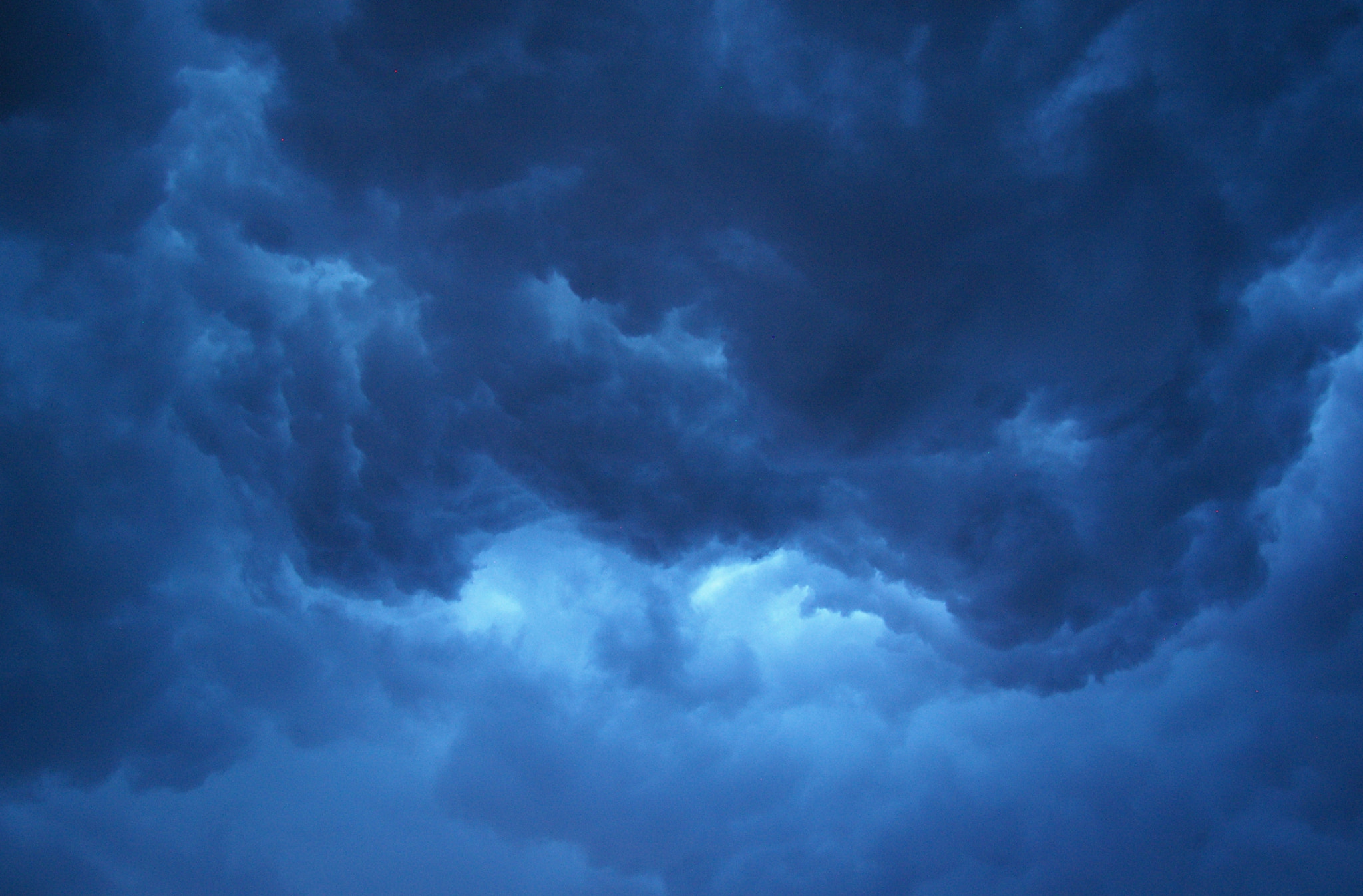 Pentax K100D + Pentax smc DA 18-55mm F3.5-5.6 AL sample photo. Thunderstorm clouds photography