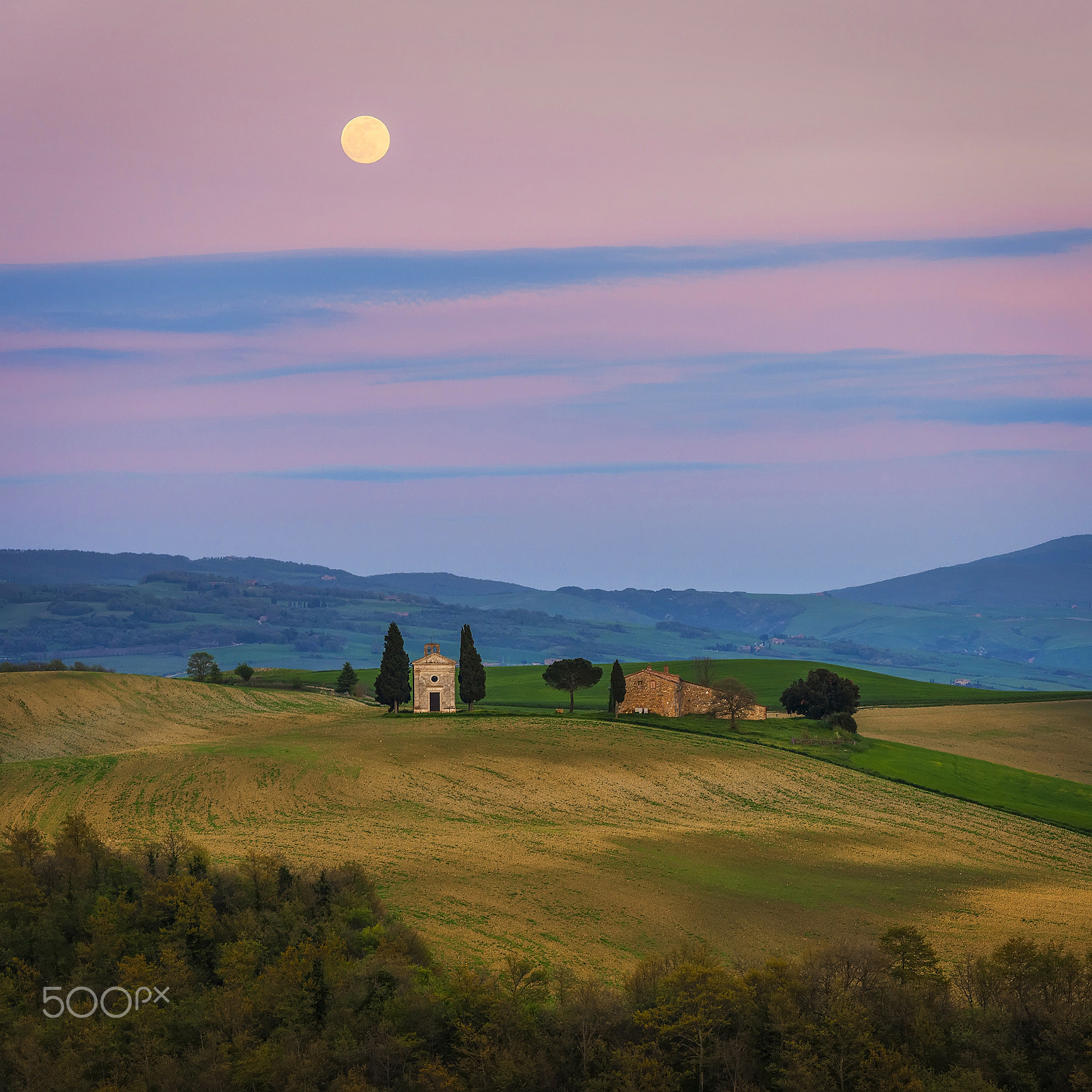 Nikon AF-S Nikkor 70-200mm F2.8G ED VR II sample photo. Cappella della madonna di vitaleta, tuscany, italy photography
