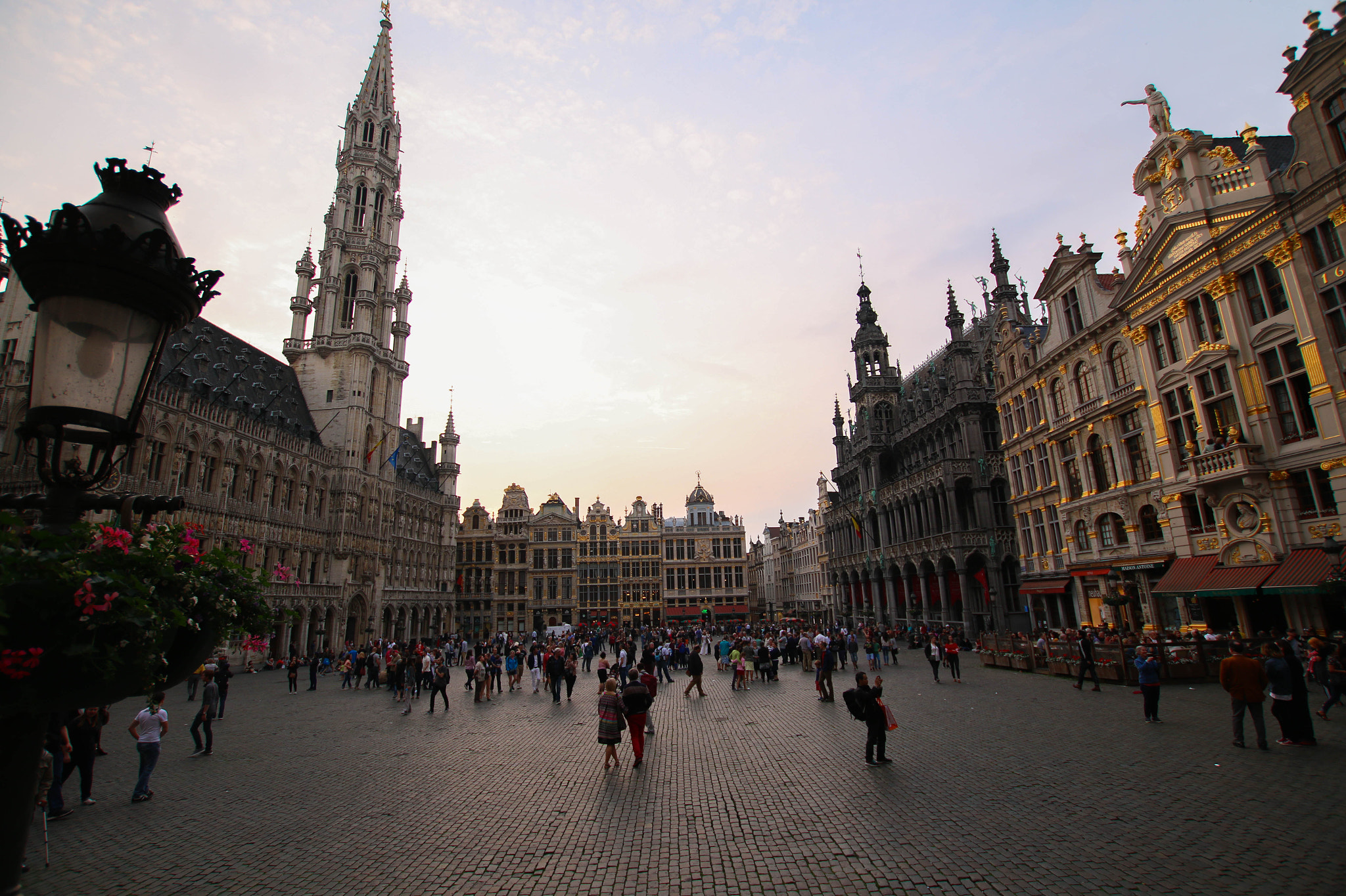 Sigma 10-20mm F3.5 EX DC HSM sample photo. Brussels grote markt photography